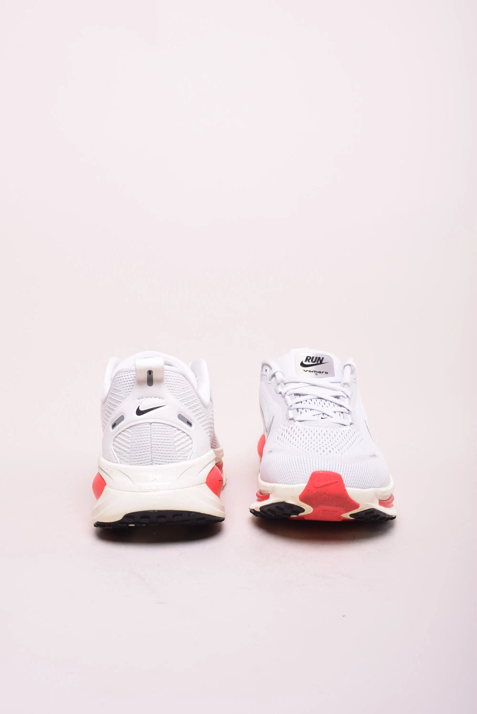 Pantofi sport barbati Vomero 18 [3]