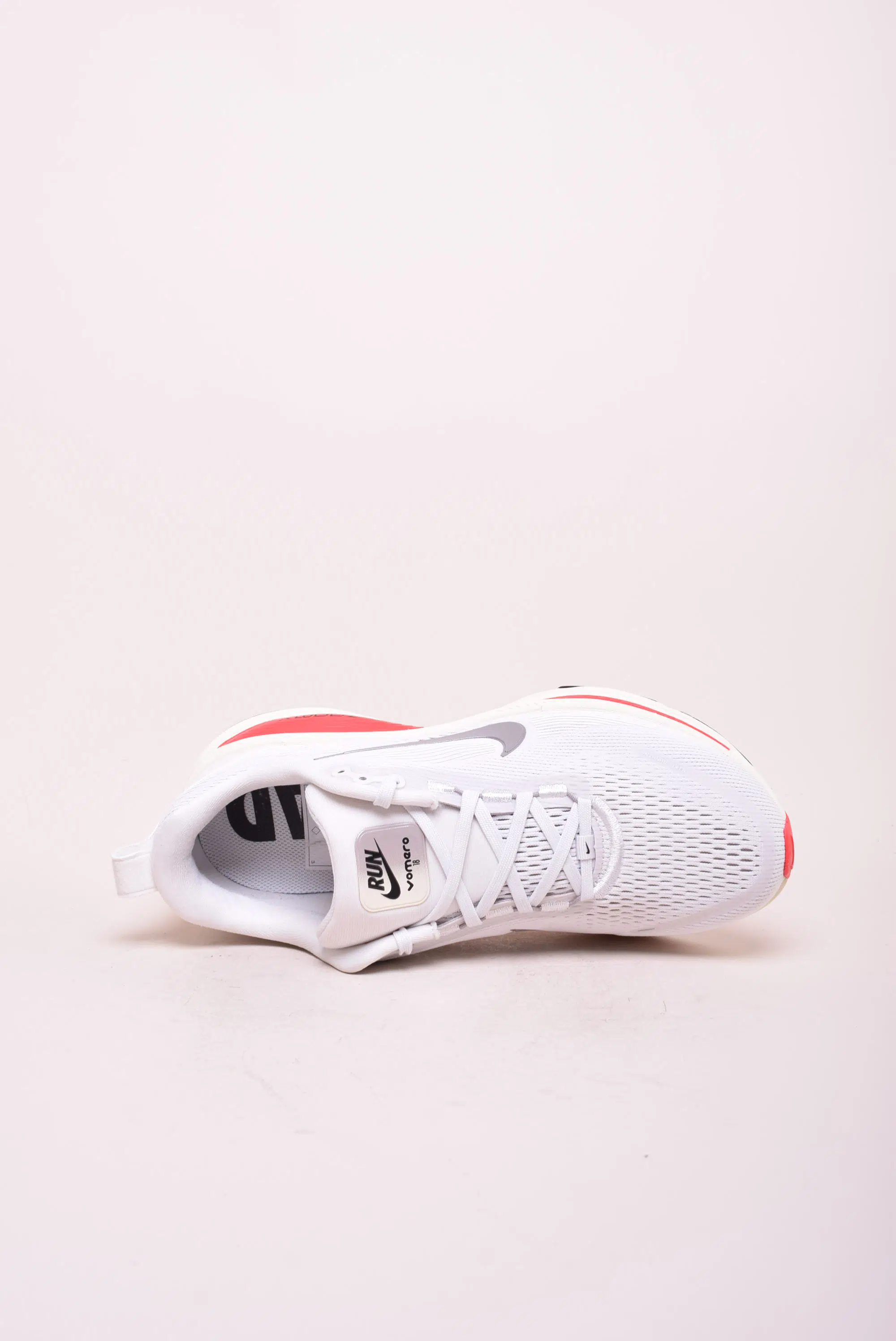 Pantofi sport barbati Vomero 18 [4]