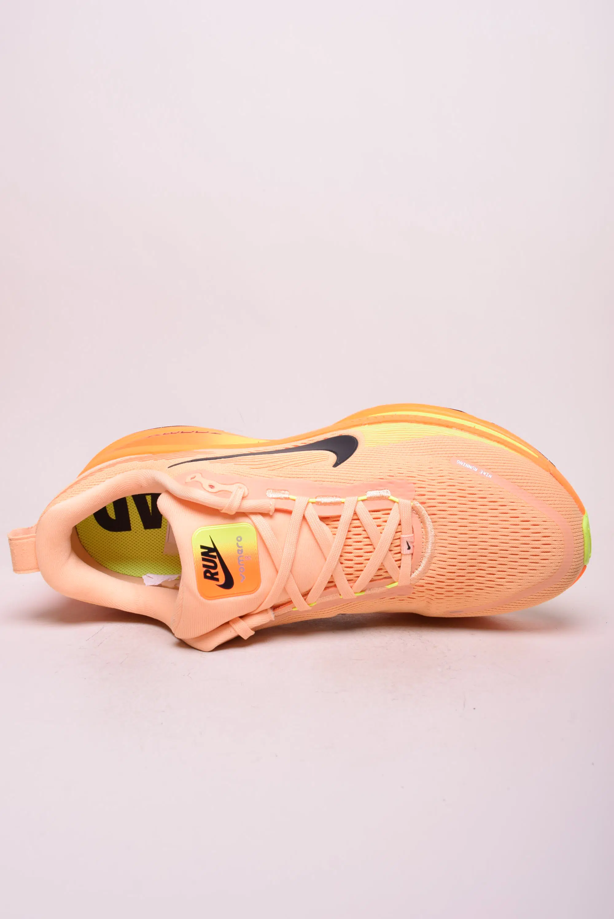 Pantofi sport barbati Vomero 18 [4]