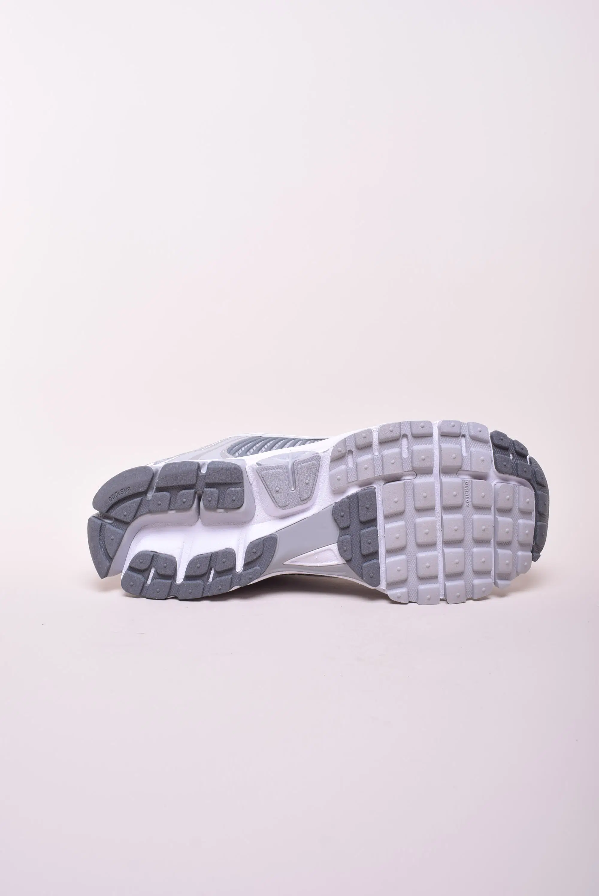 Pantofi sport barbati Vomero 5 [2]