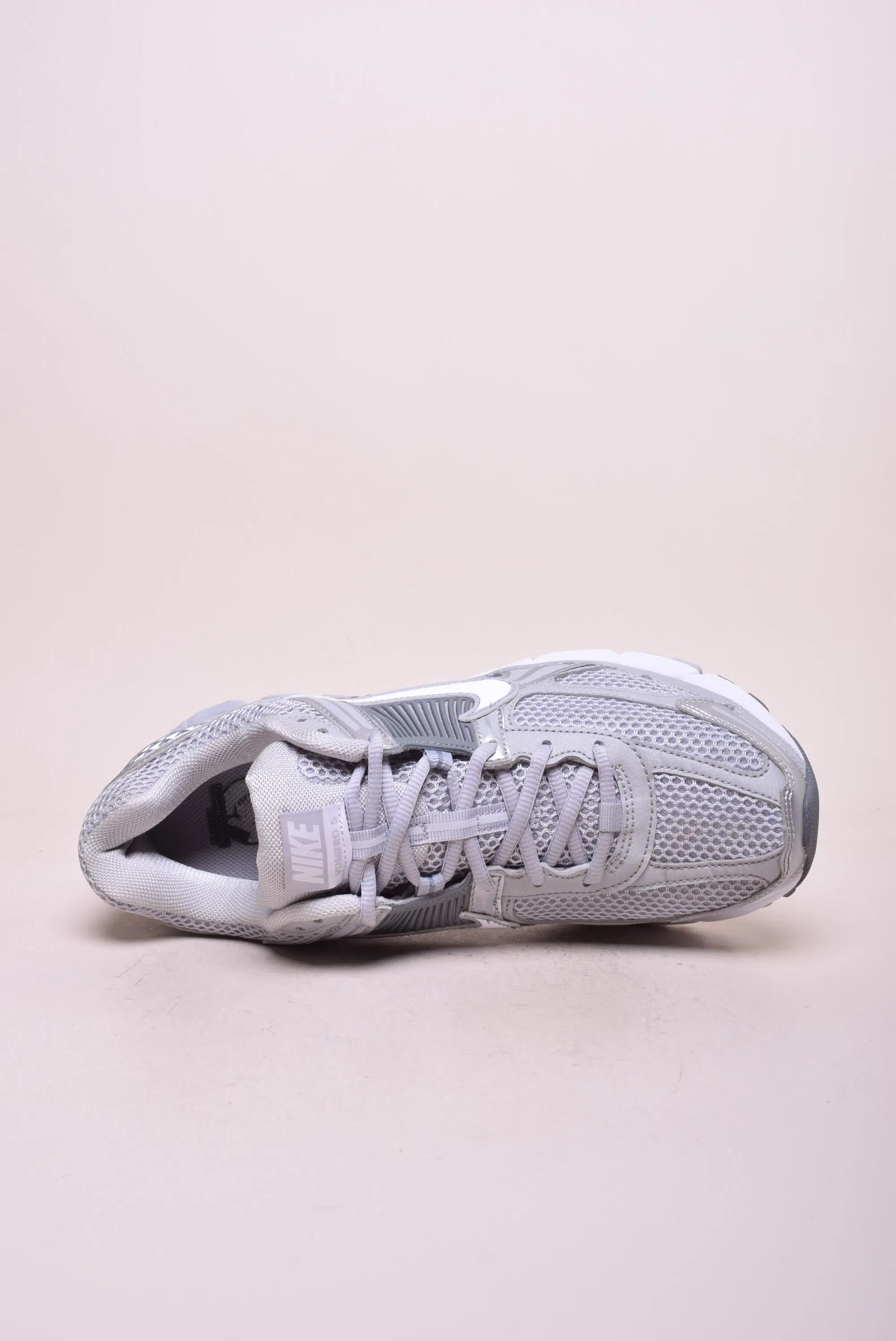 Pantofi sport barbati Vomero 5 [4]