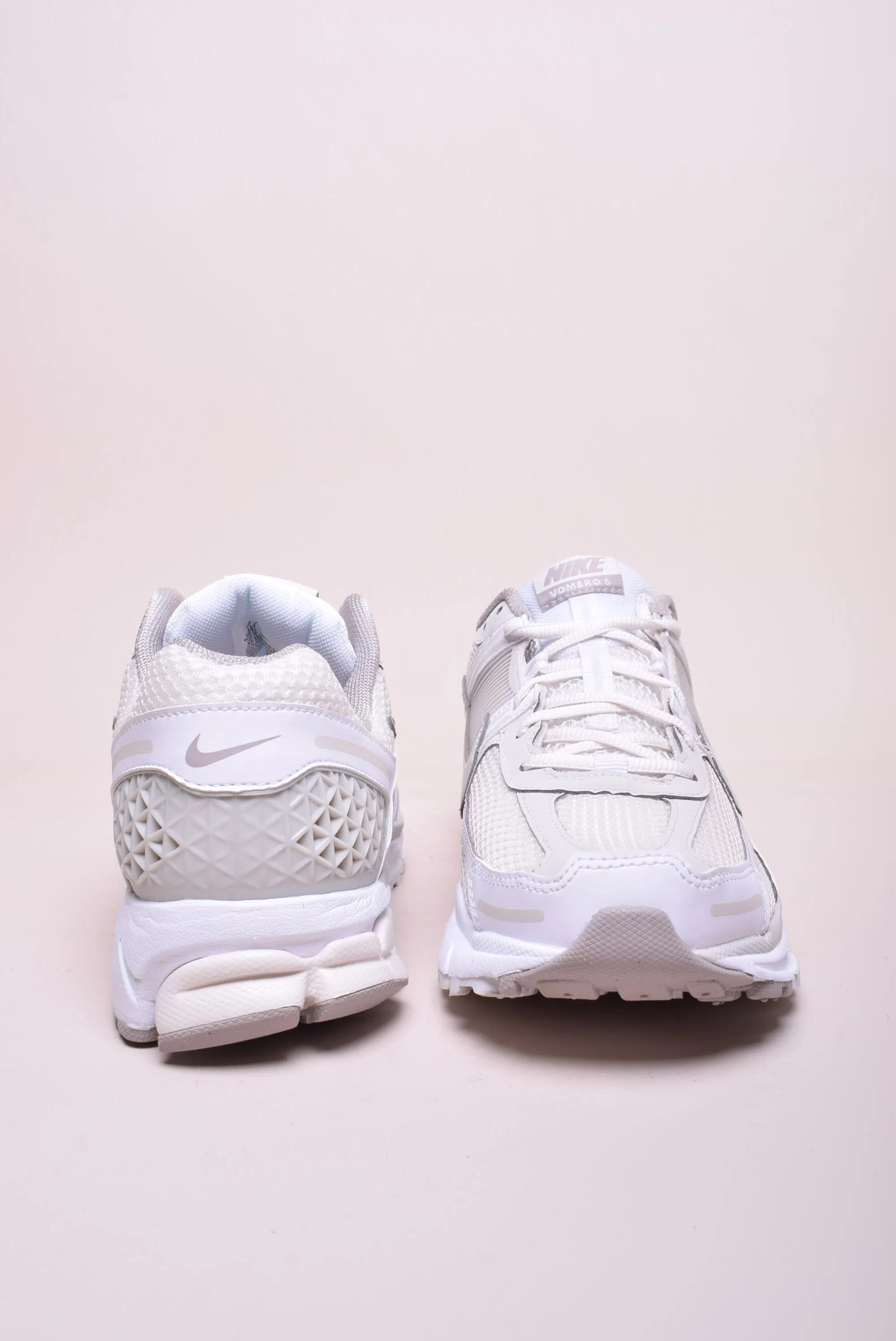 Pantofi sport barbati Vomero 5 [3]