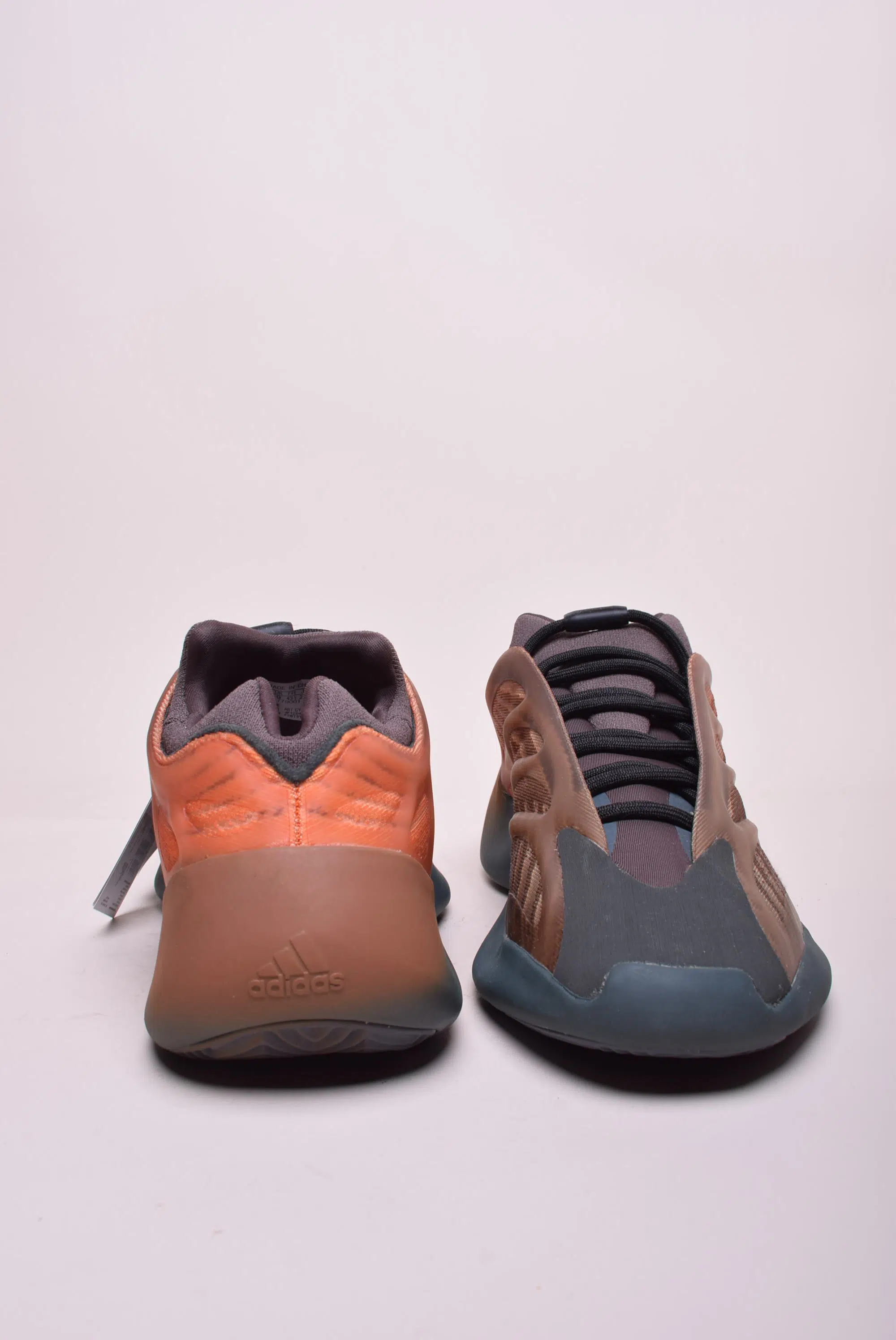 Pantofi sport barbati YZY 700 V3 [3]
