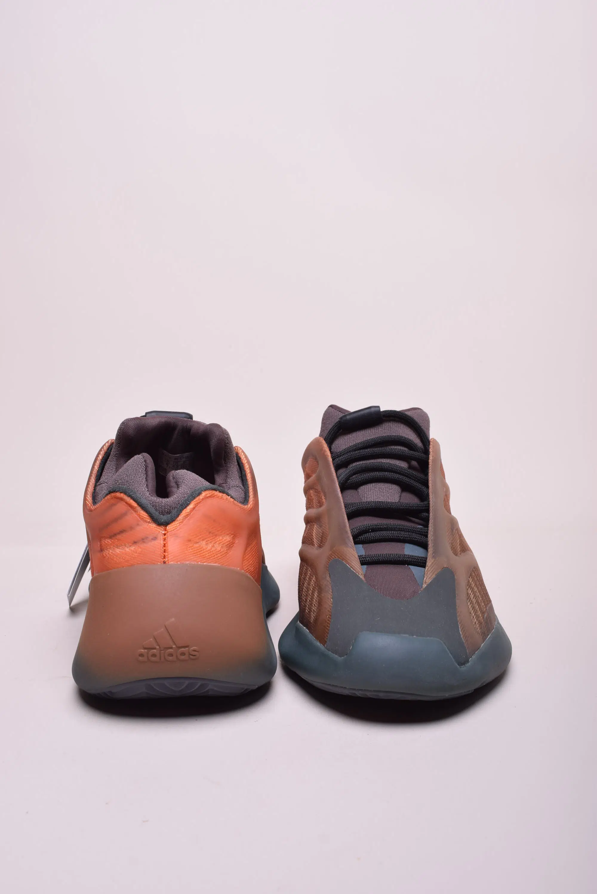 Pantofi sport barbati YZY 700 V3 [3]