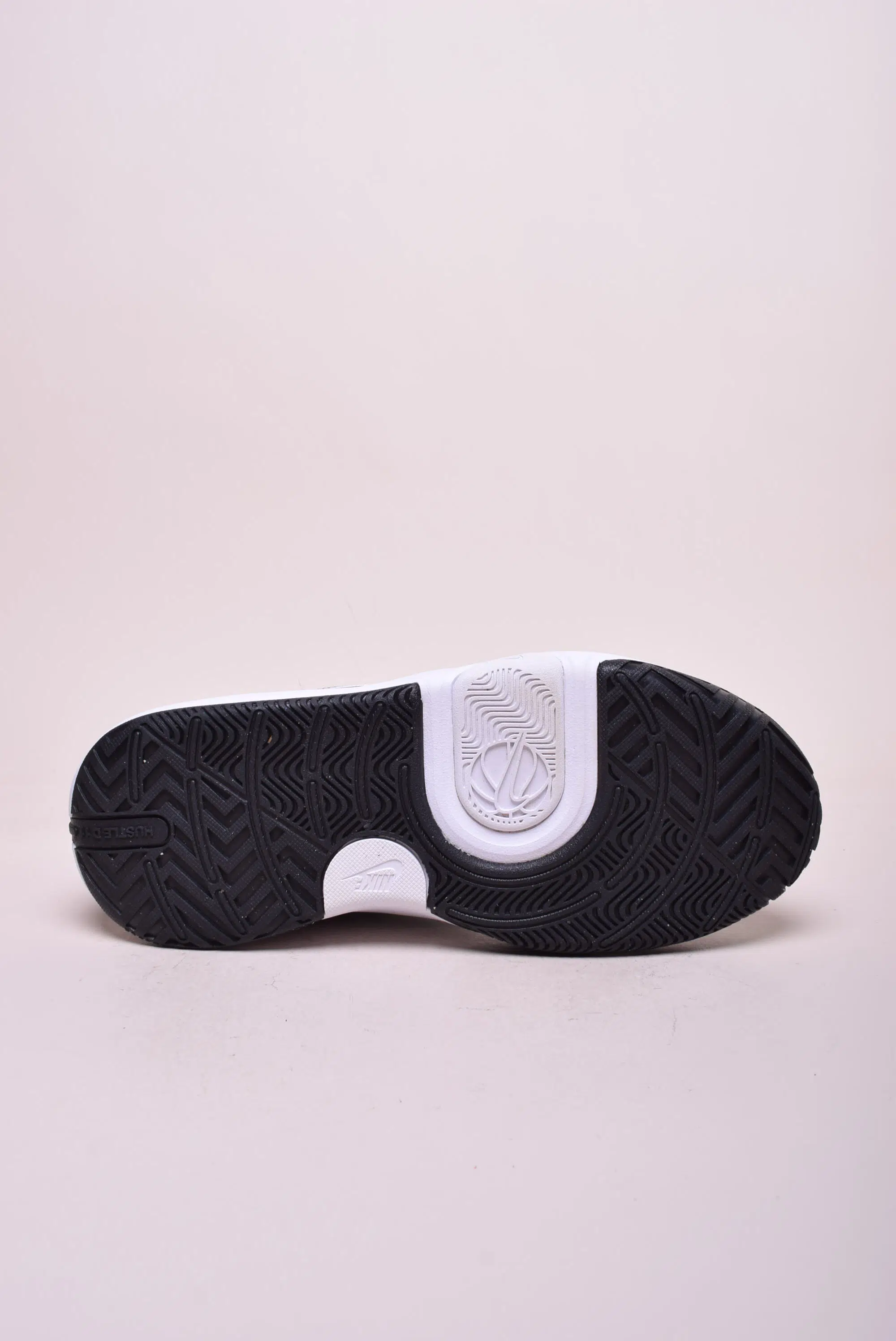 Pantofi sport fete Team Hustle D 11 (GS) [2]