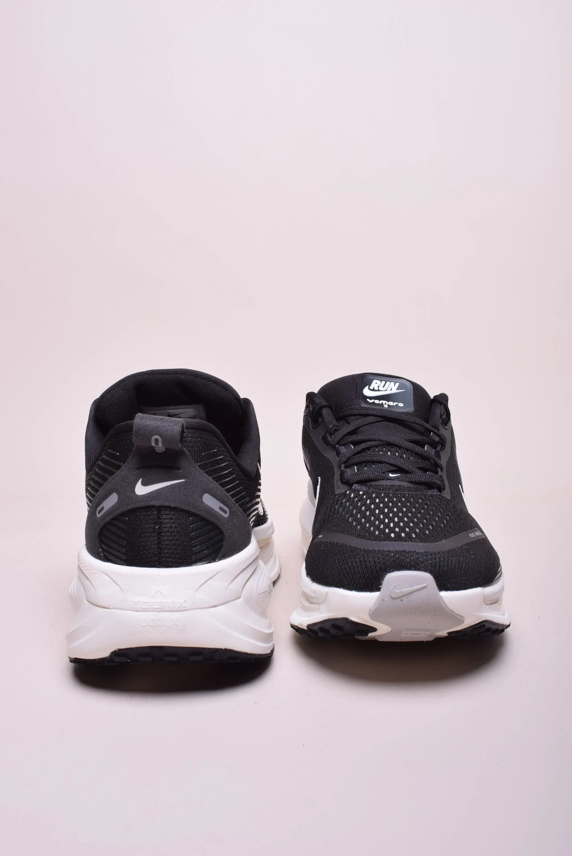 Pantofi sport unisex Vomero 18 [3]