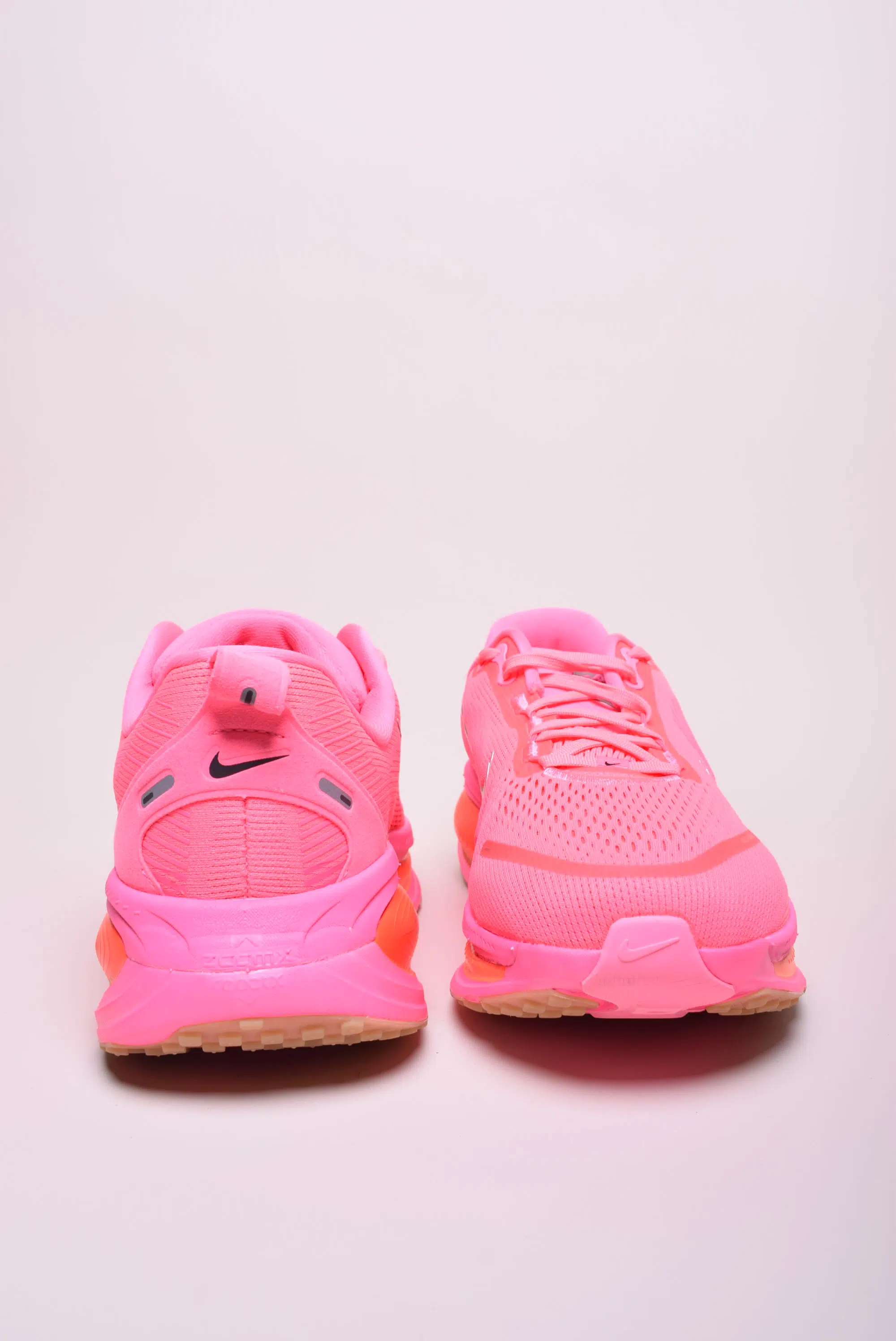 Pantofi sport unisex Vomero 18 [3]