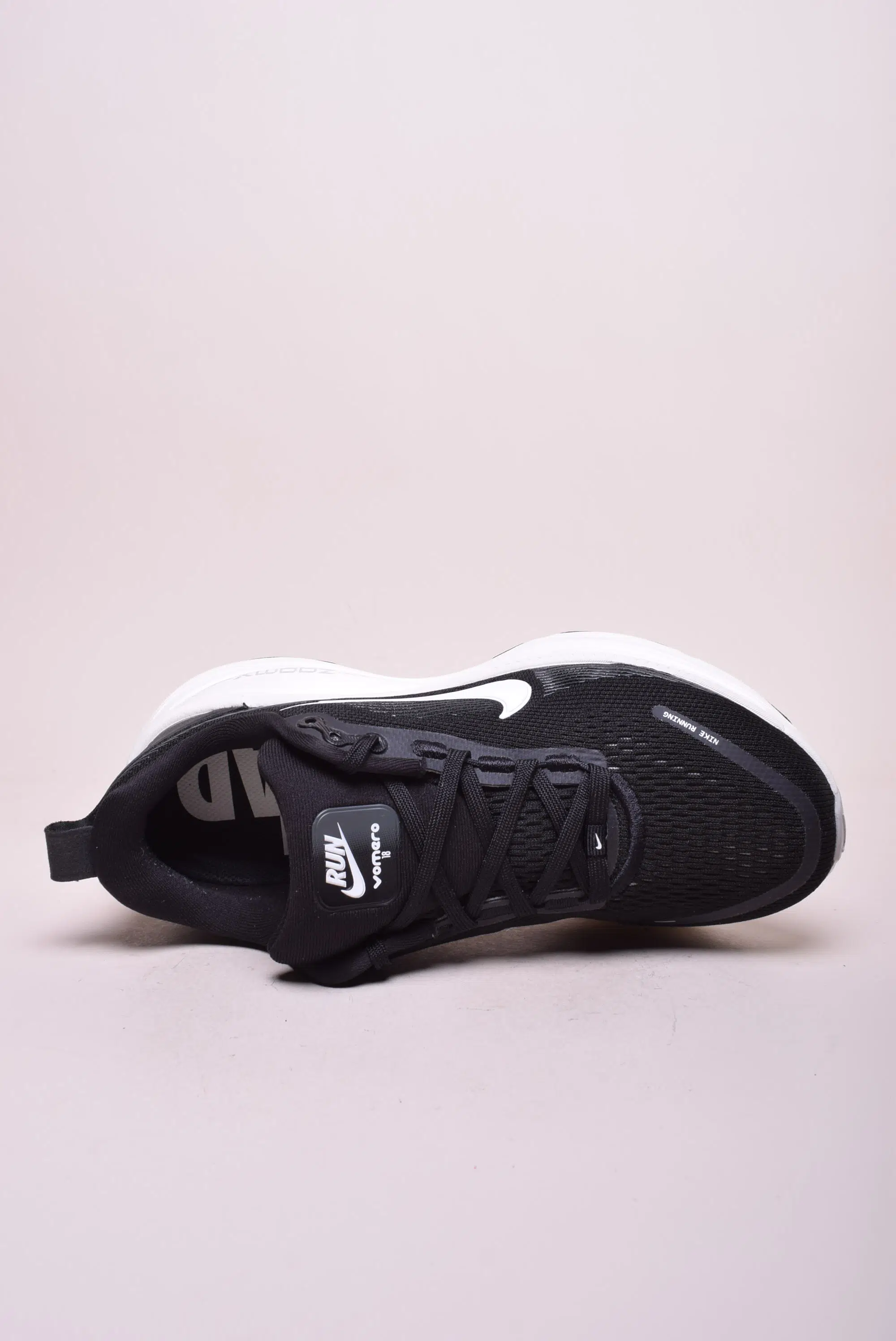 Pantofi sport unisex Vomero 18 [4]