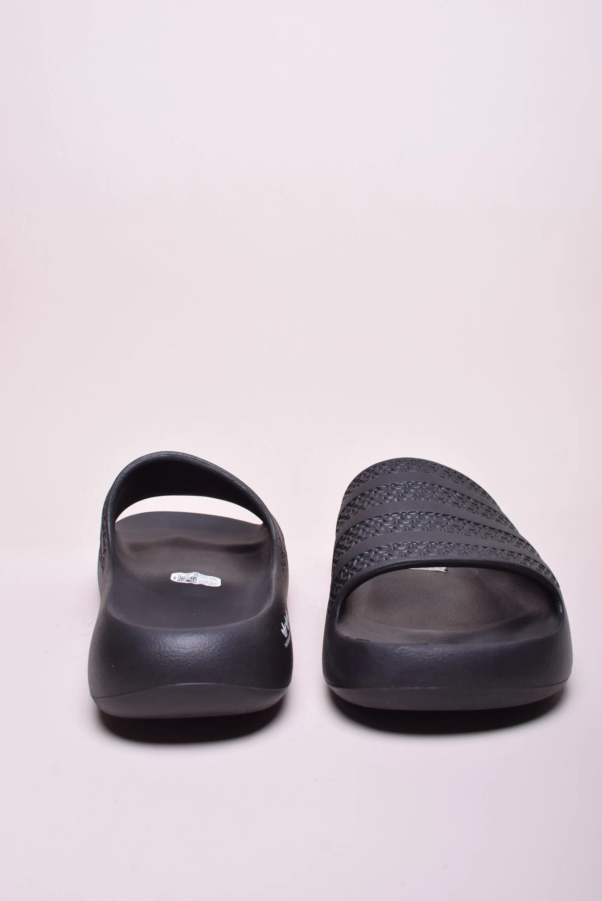 Slapi dama Adilette Ayoon [3]