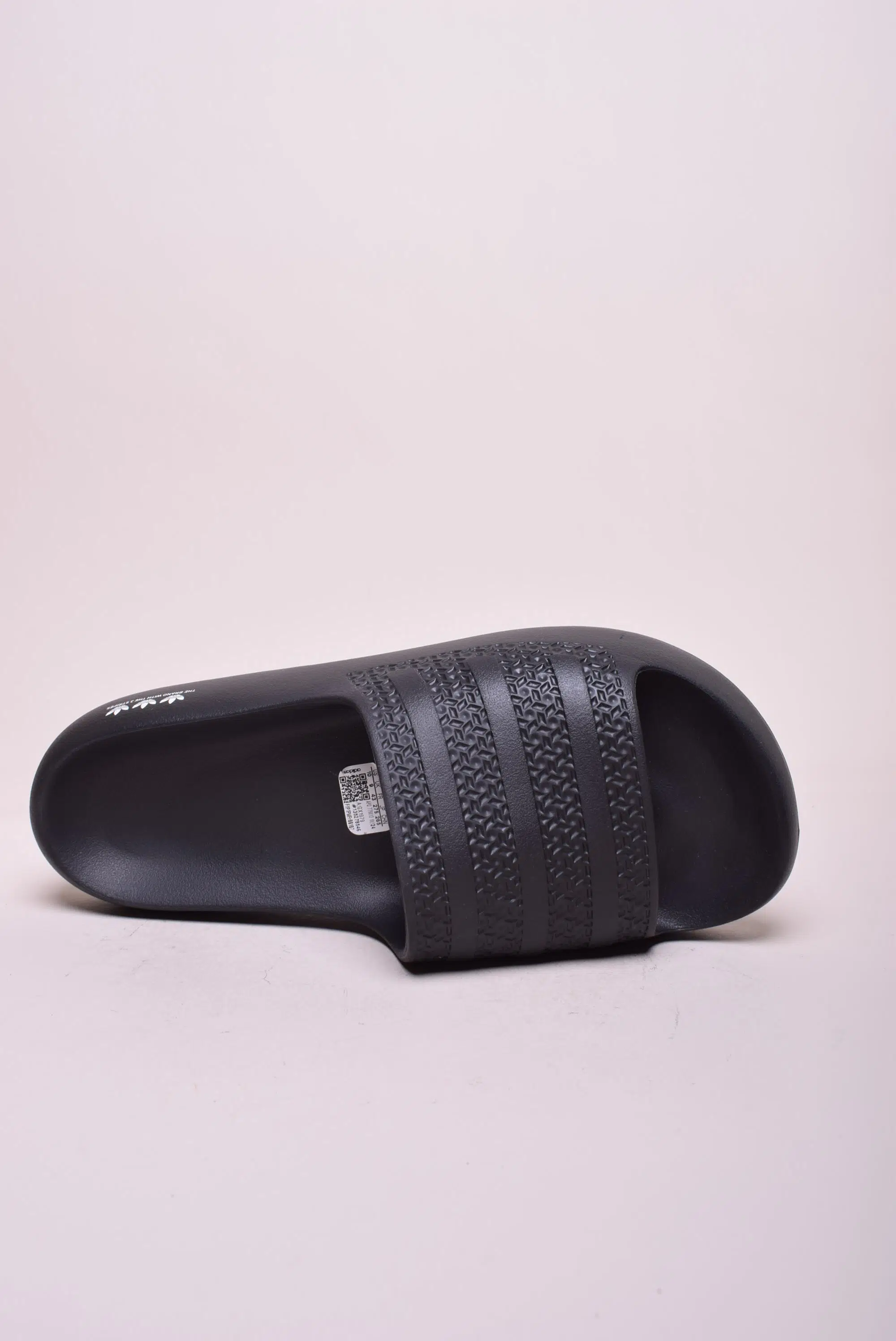 Slapi dama Adilette Ayoon [4]