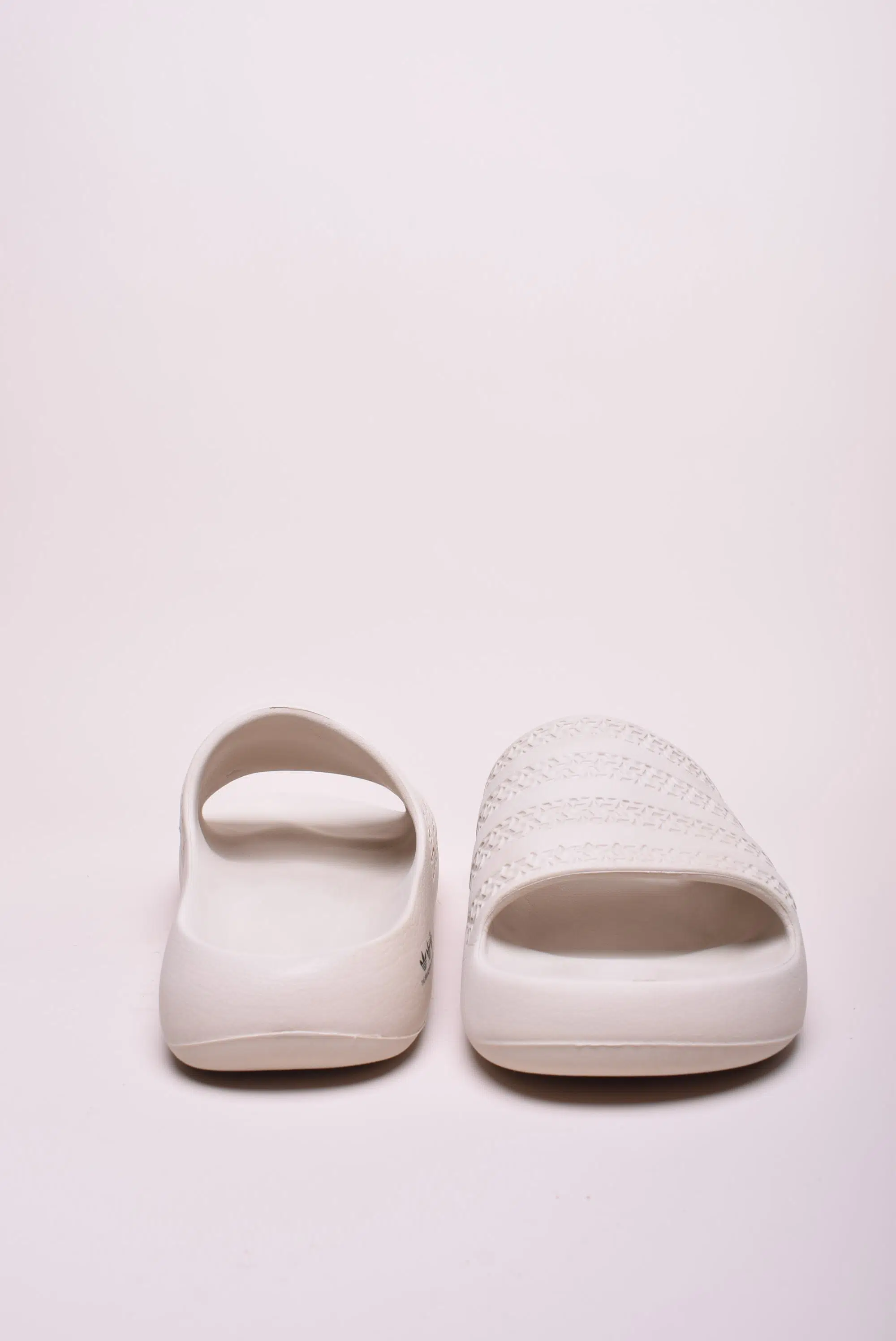 Slapi dama Adilette Ayoon [3]