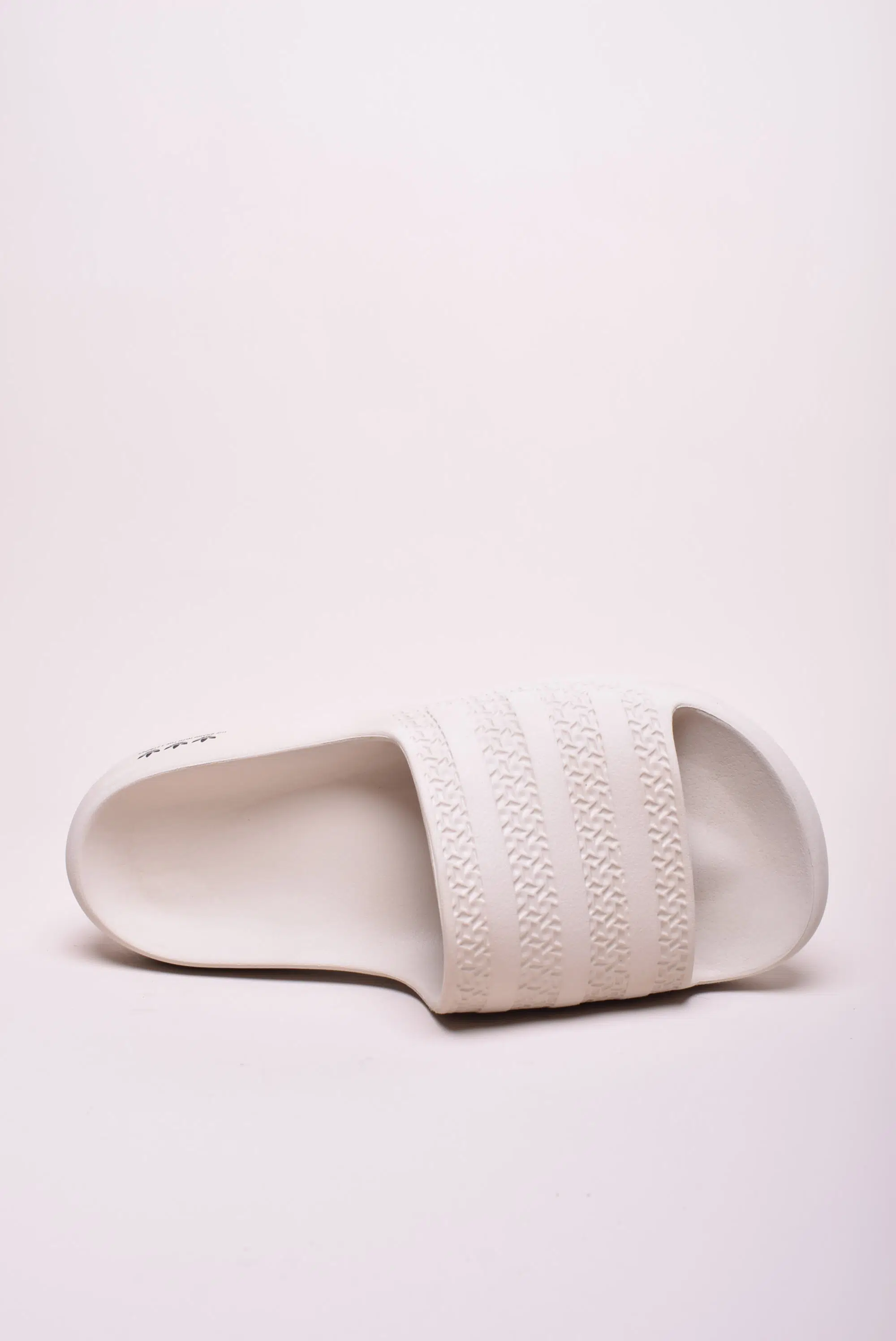 Slapi dama Adilette Ayoon [4]