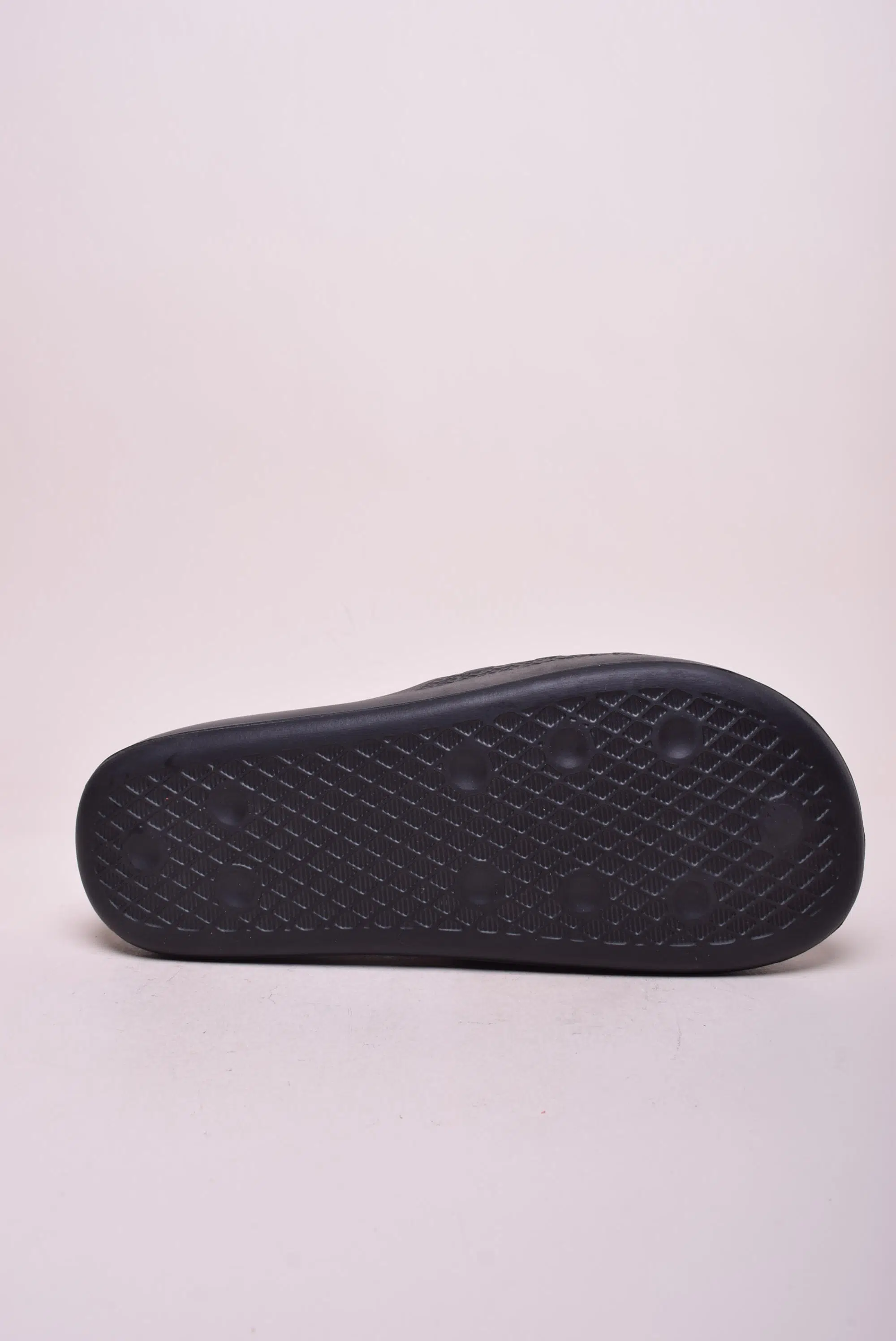 Slapi dama Adilette Ayoon, cu platforma [2]