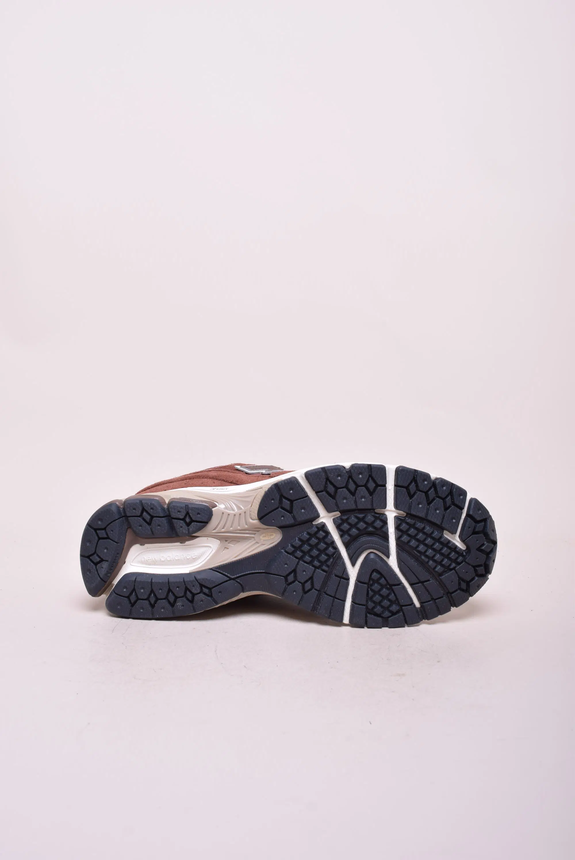 Sneakers unisex 2002R [2]