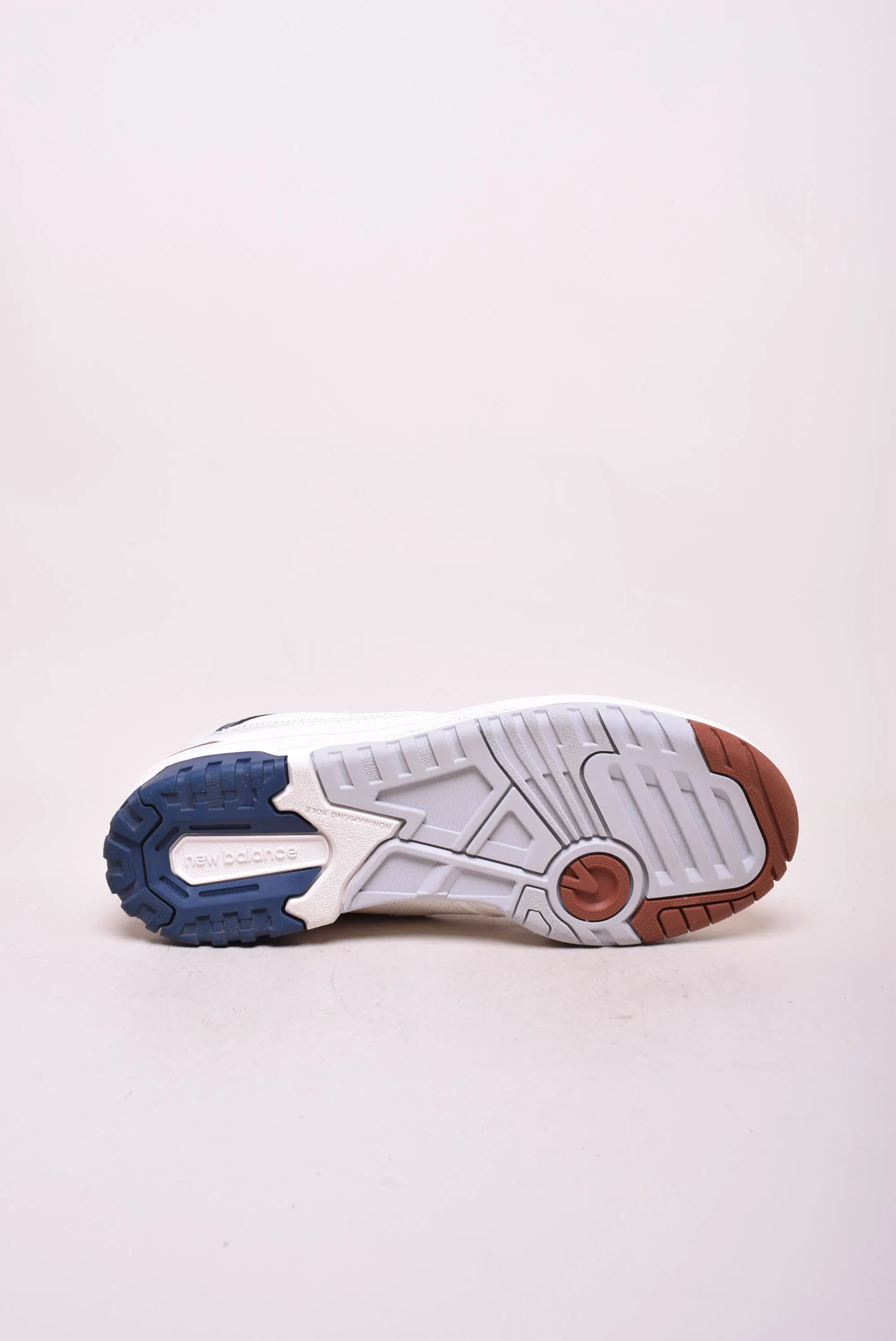 Sneakers barbati 550 [2]