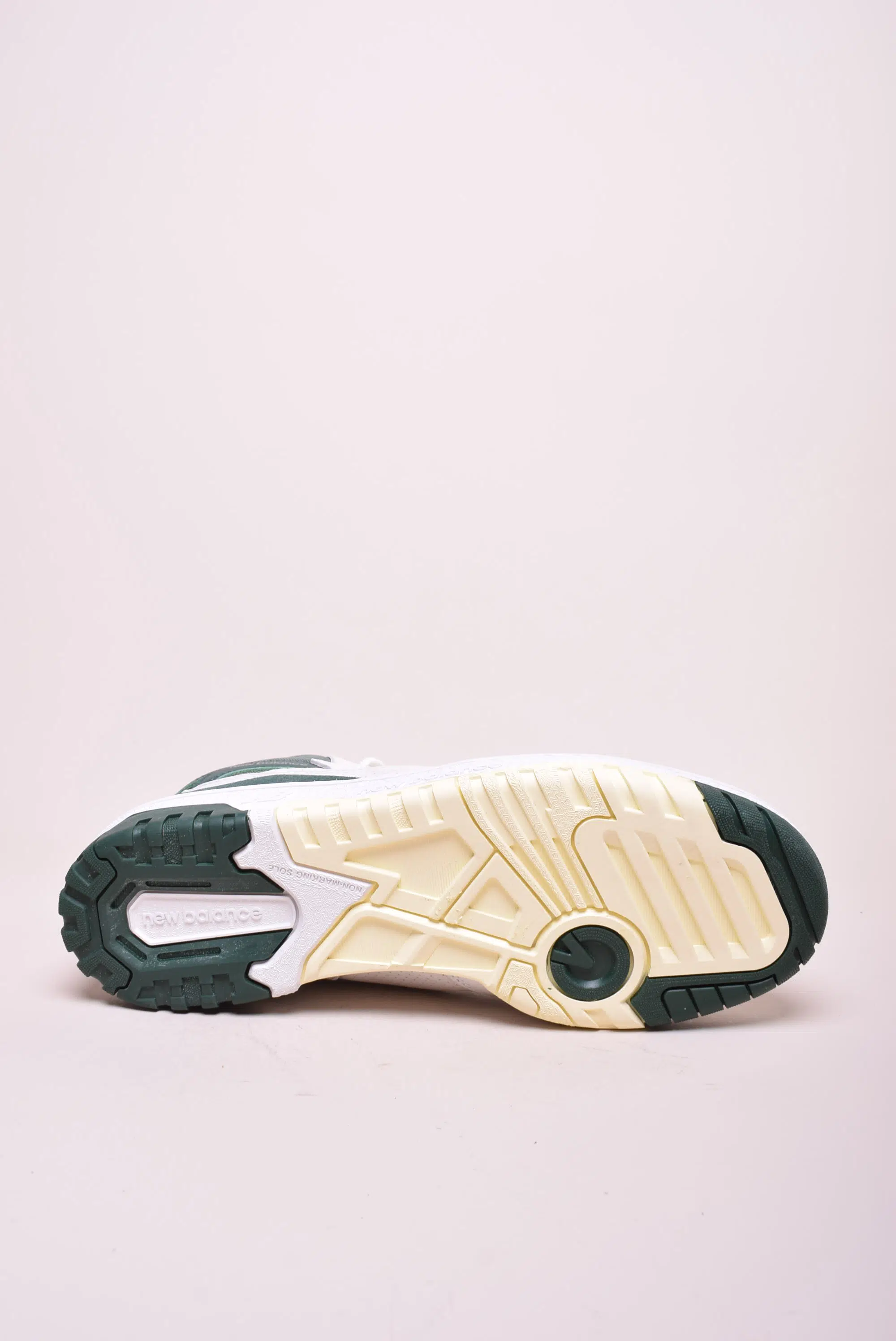 Sneakers barbati 650 [2]