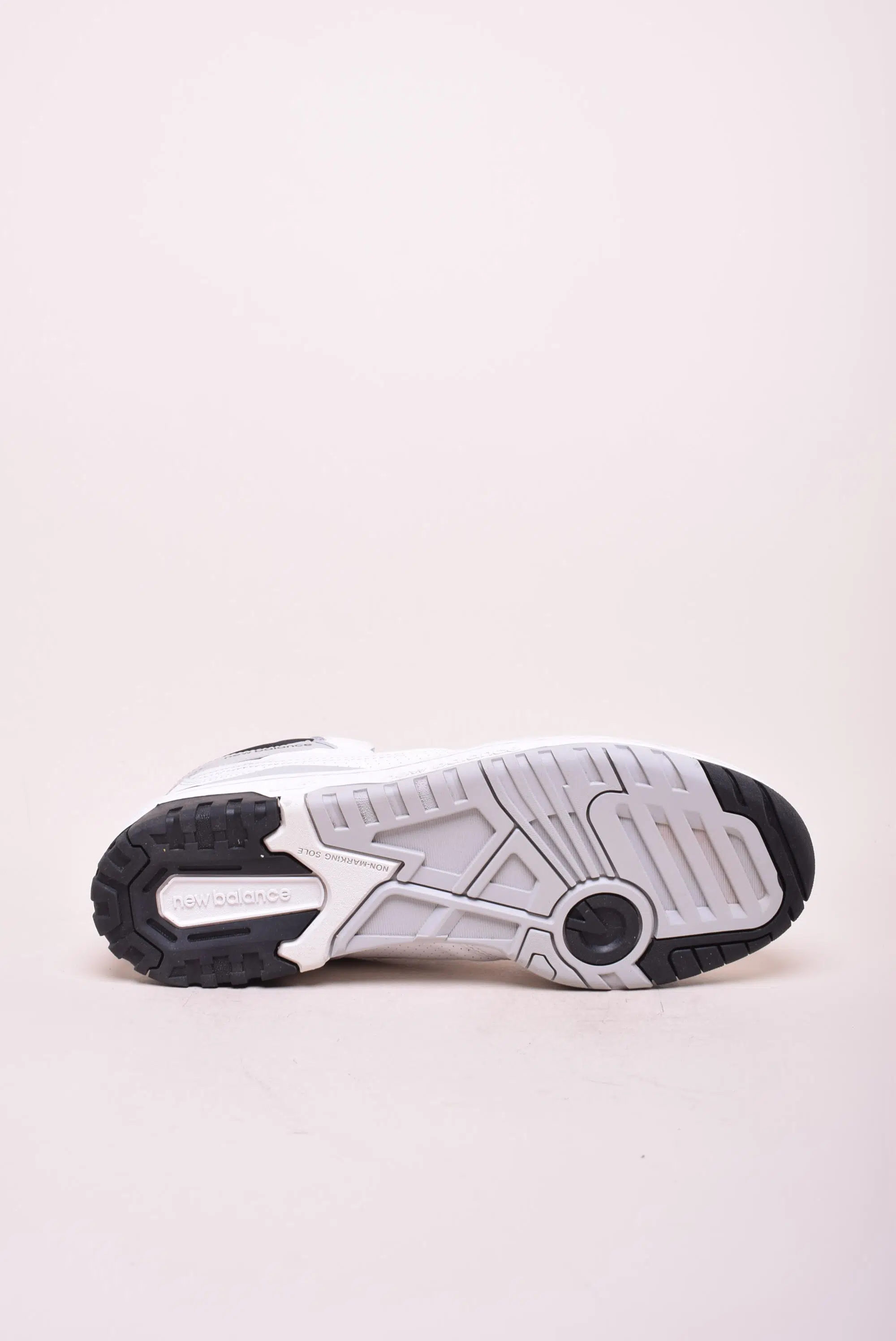 Sneakers barbati 650 [2]