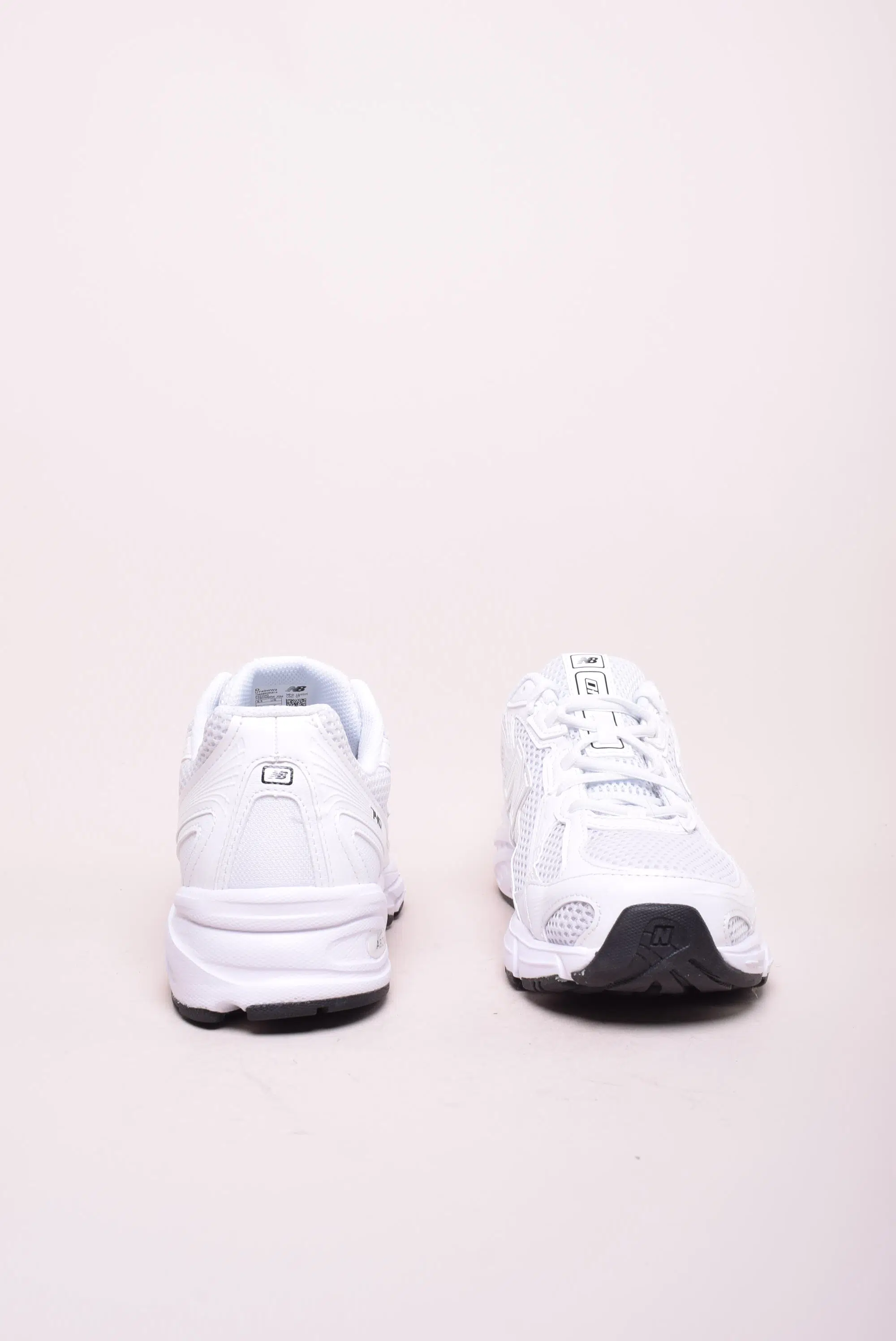 Sneakers barbati 740 [3]