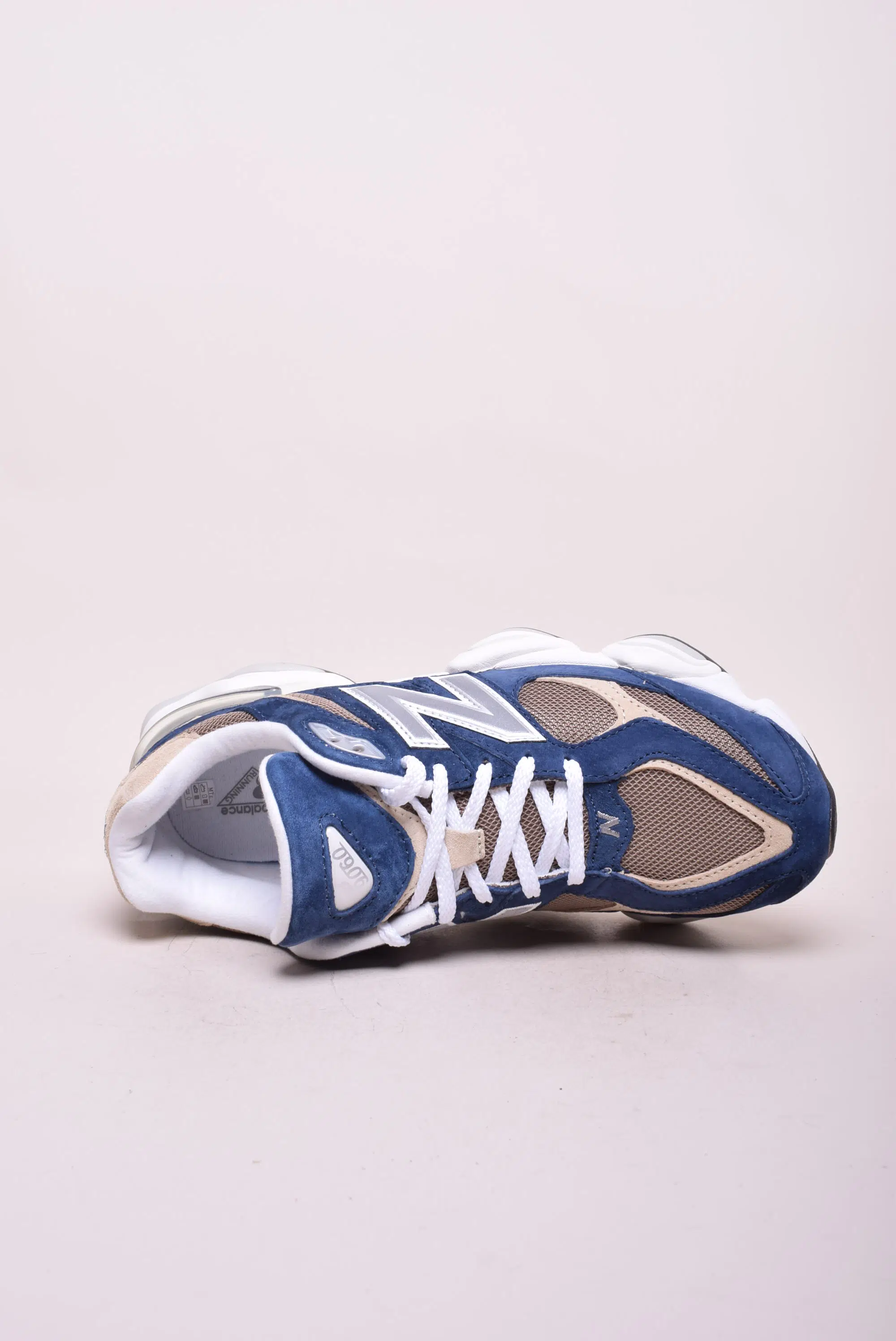 Sneakers barbati 9060 [4]