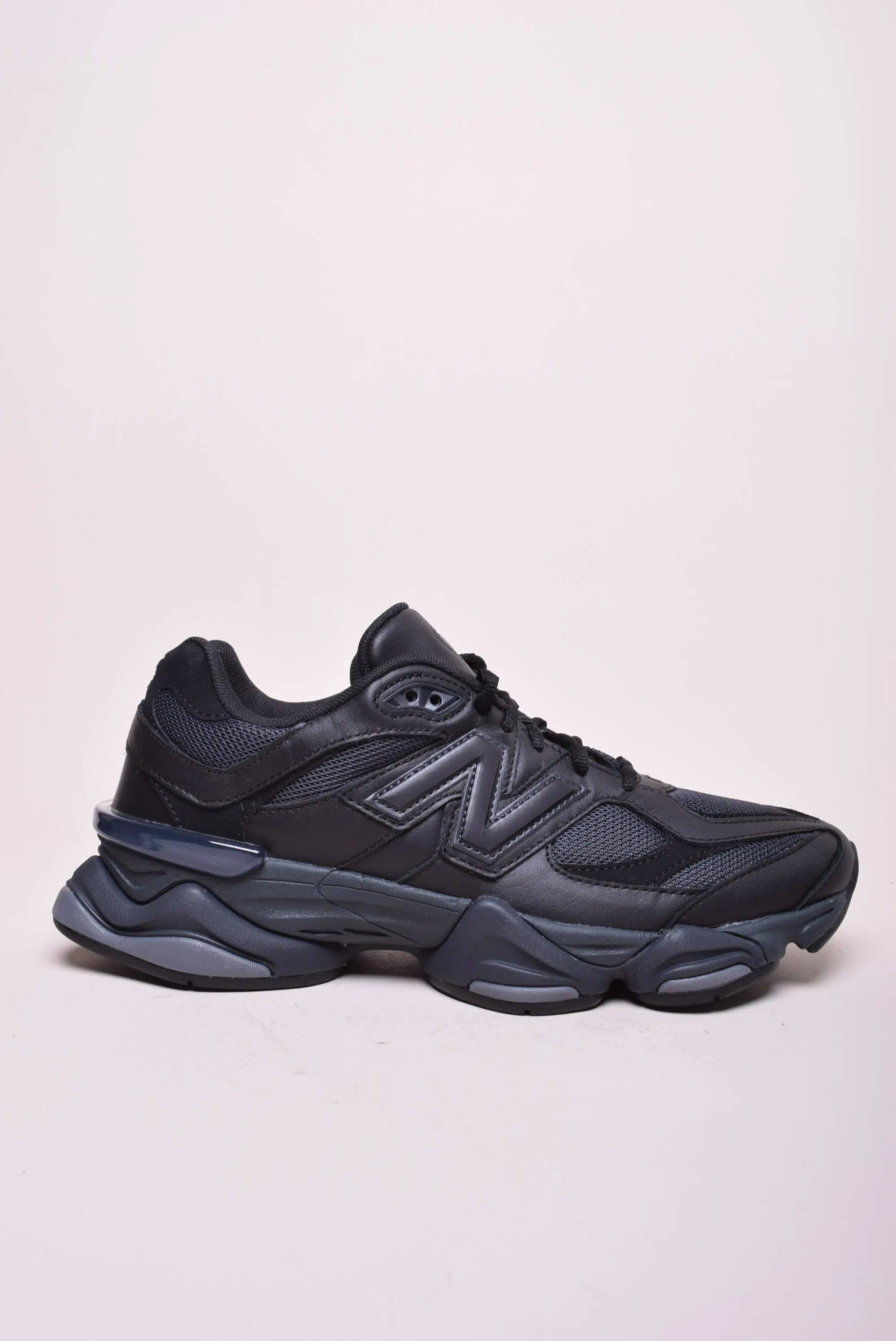 Sneakers barbati 9060
