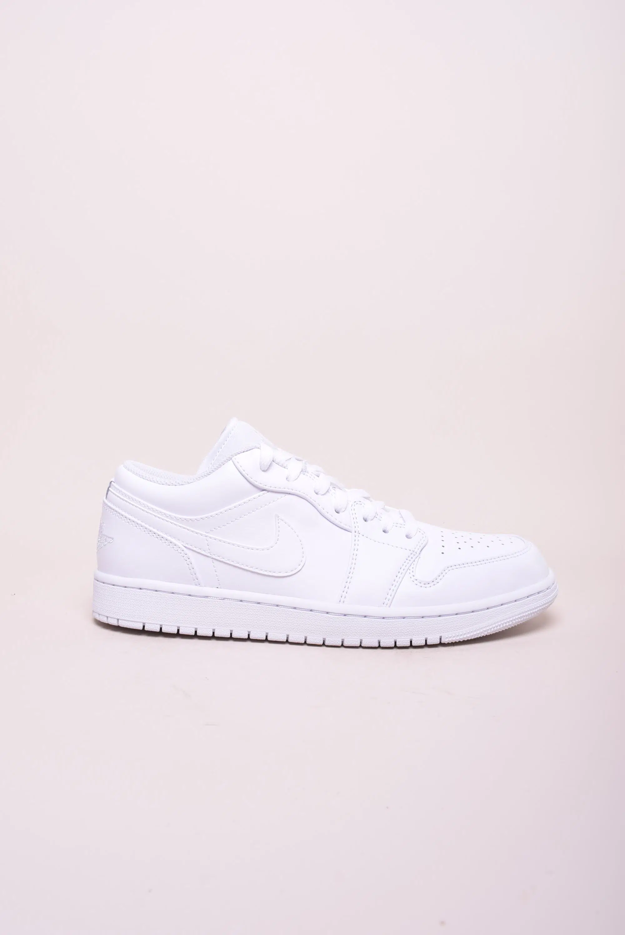 Sneakers barbati Air Jordan 1 Low