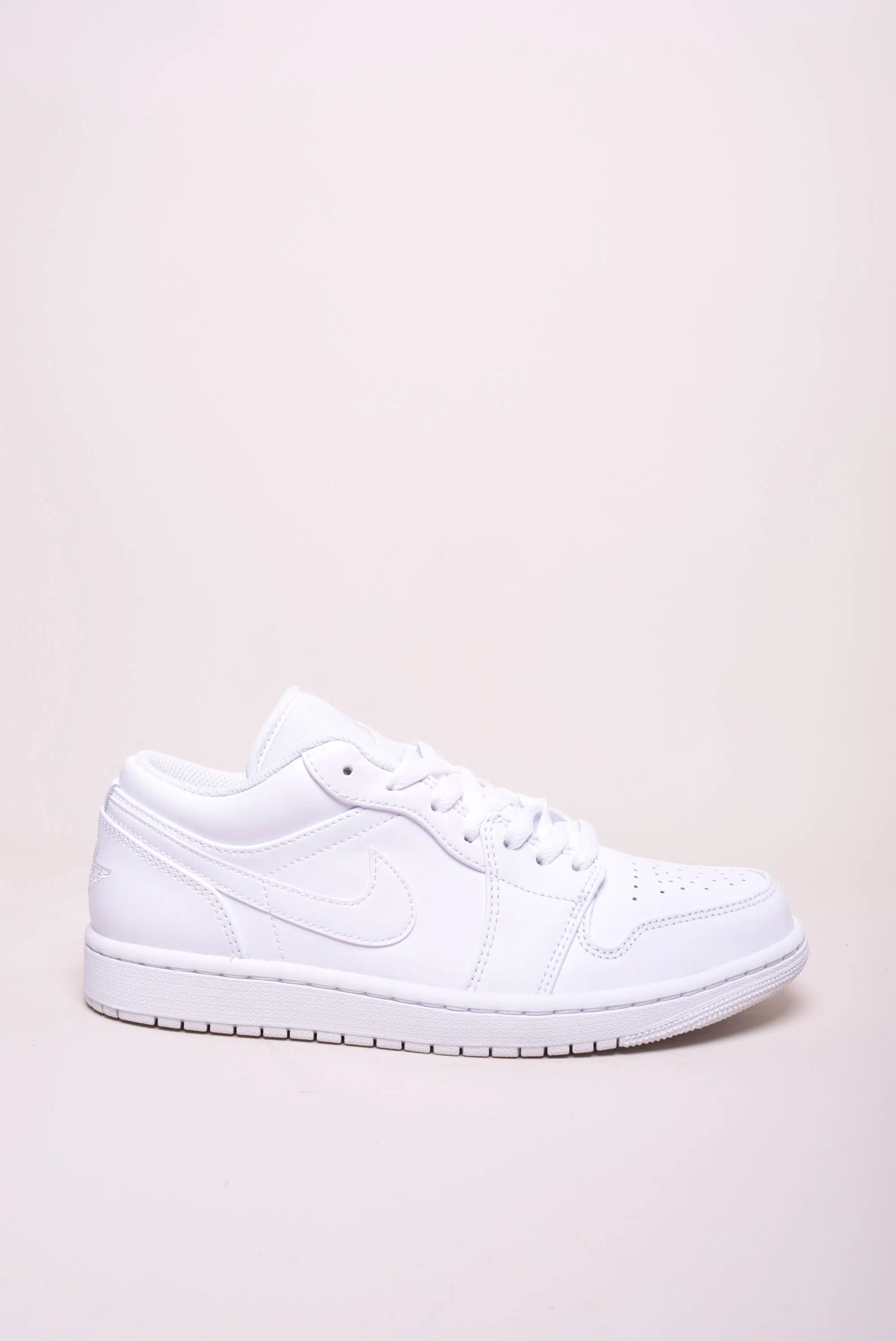 Sneakers barbati Air Jordan 1 Low