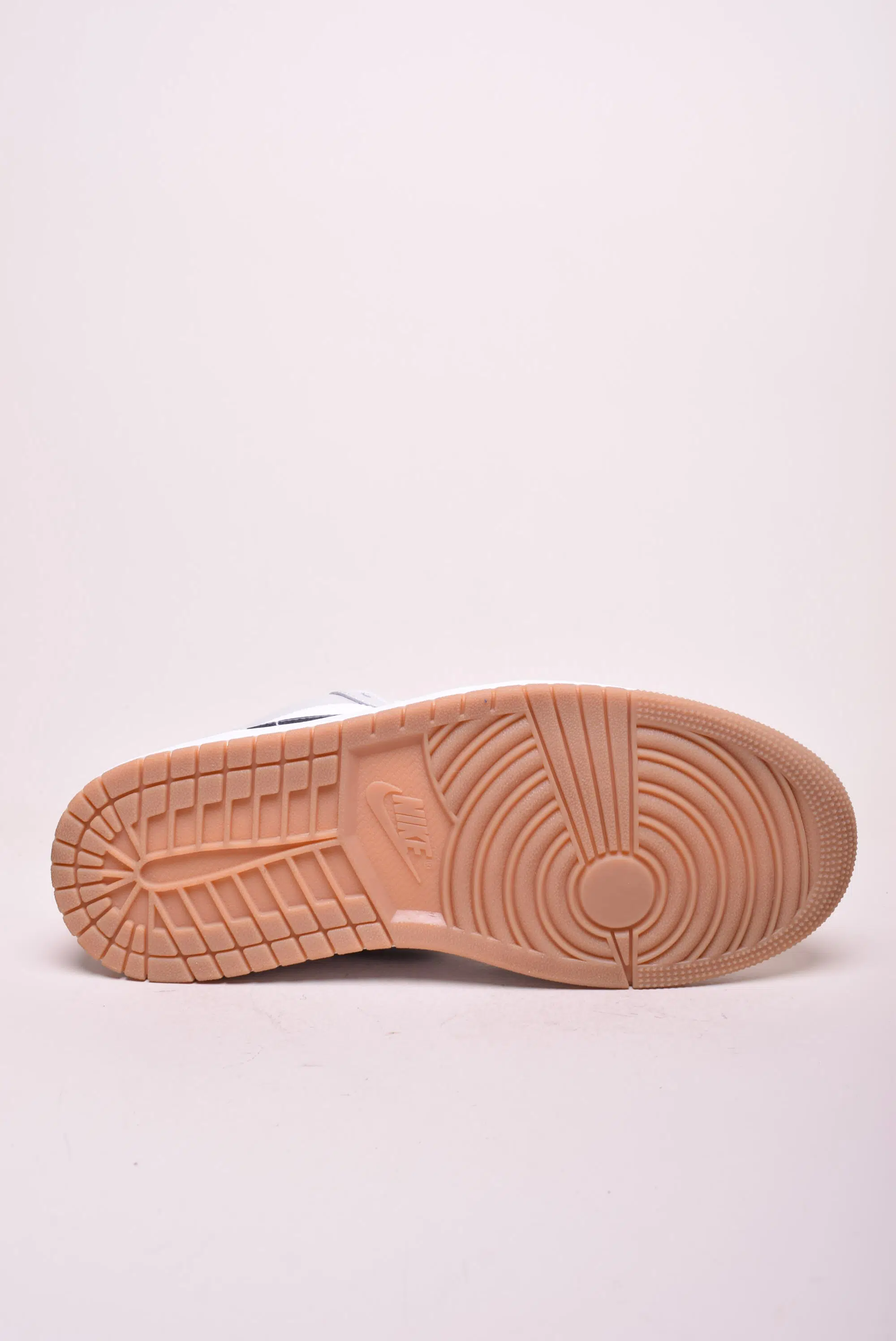 Sneakers barbati Air Jordan 1 Low [2]