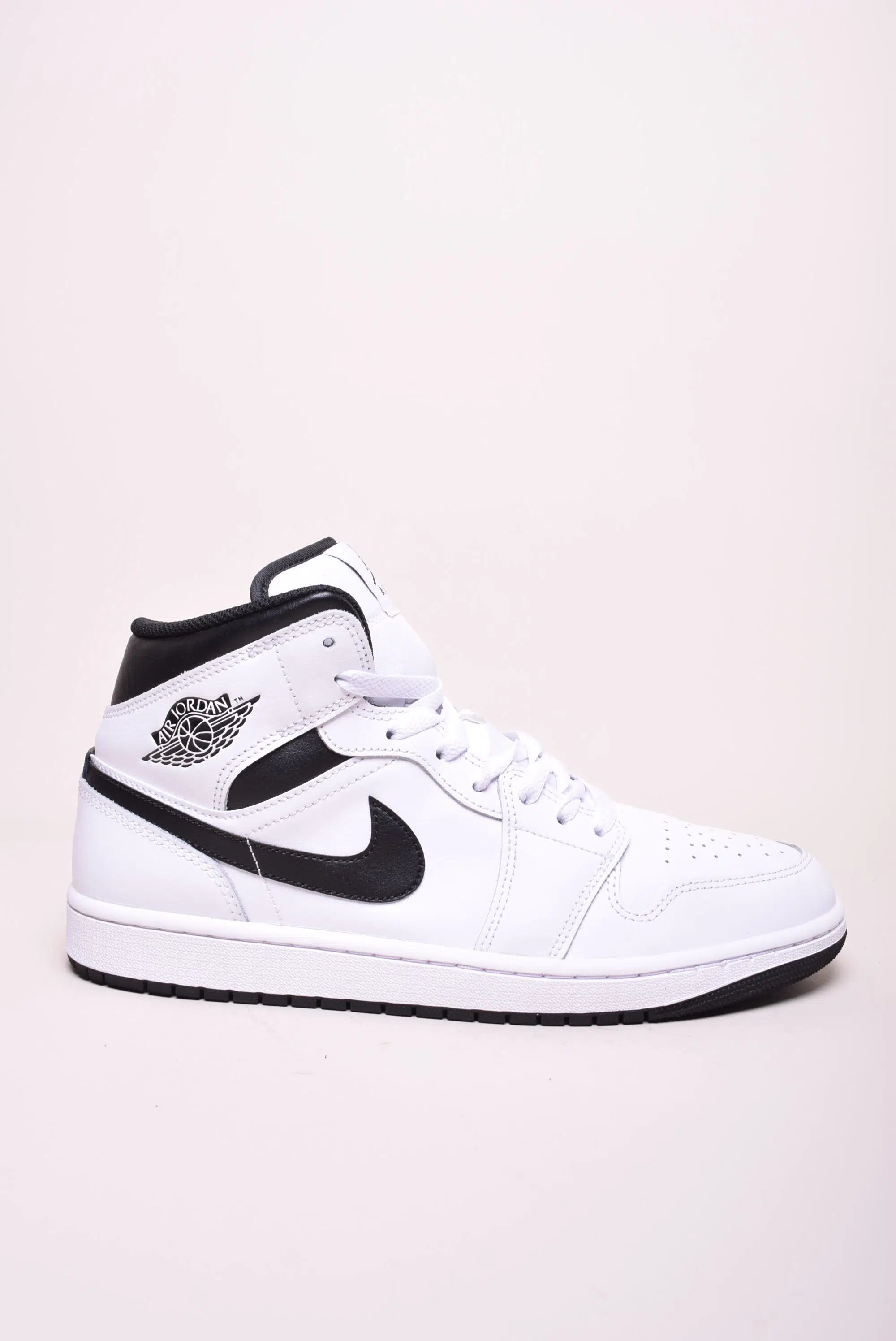 Adidasi barbati Air Jordan 1 Mid