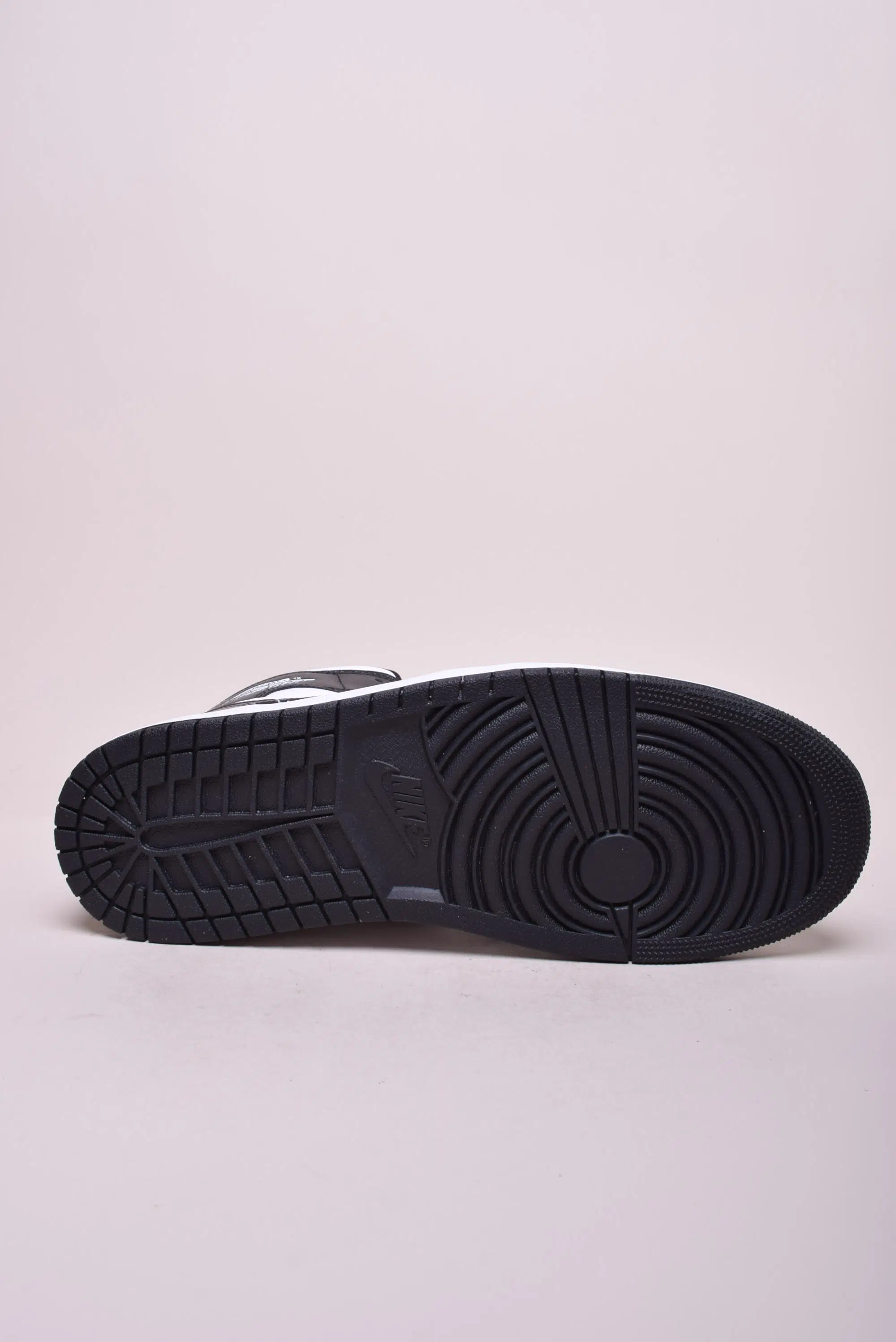 Sneakers barbati Air Jordan 1 Mid [2]