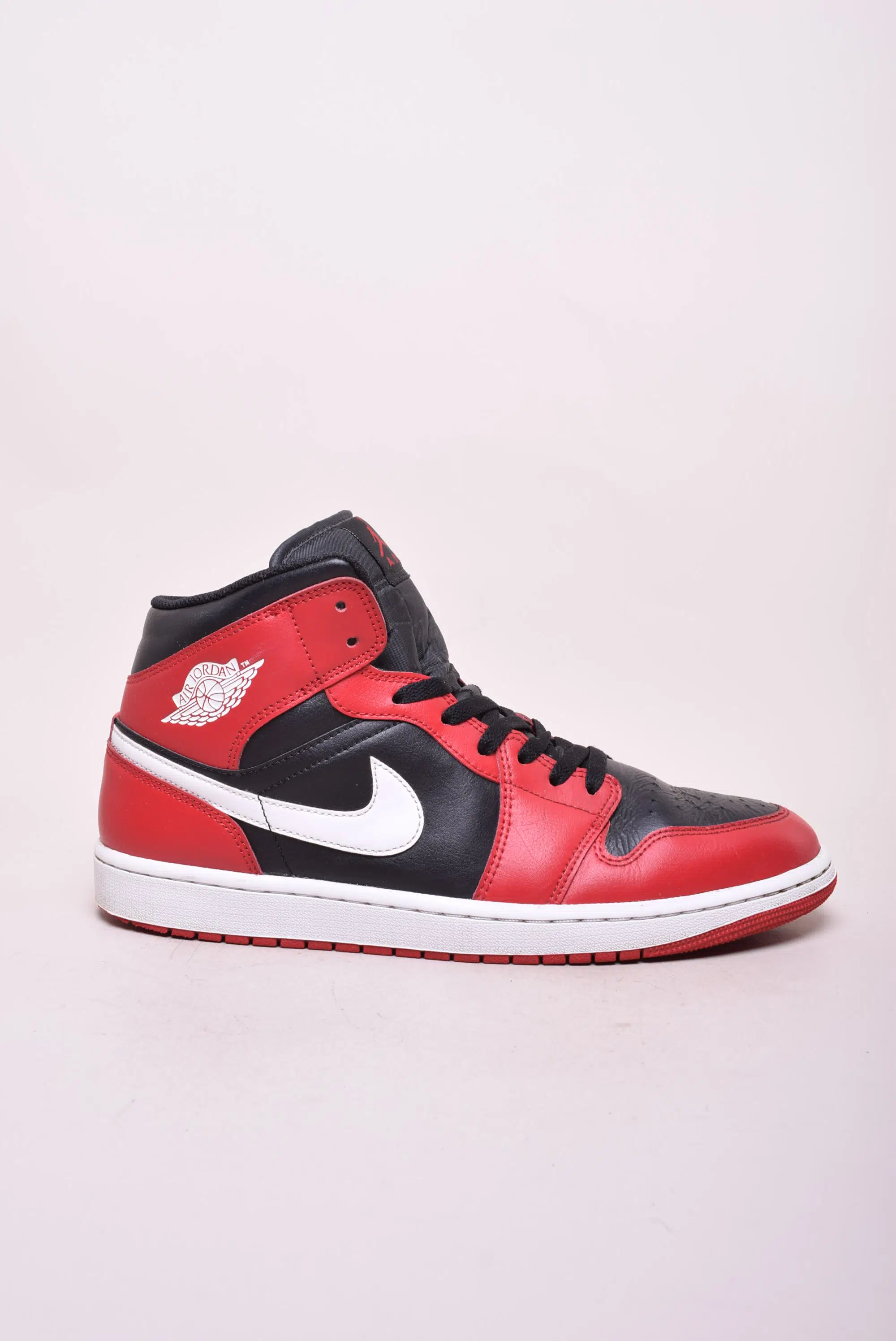 Adidasi barbati Air Jordan 1 Mid