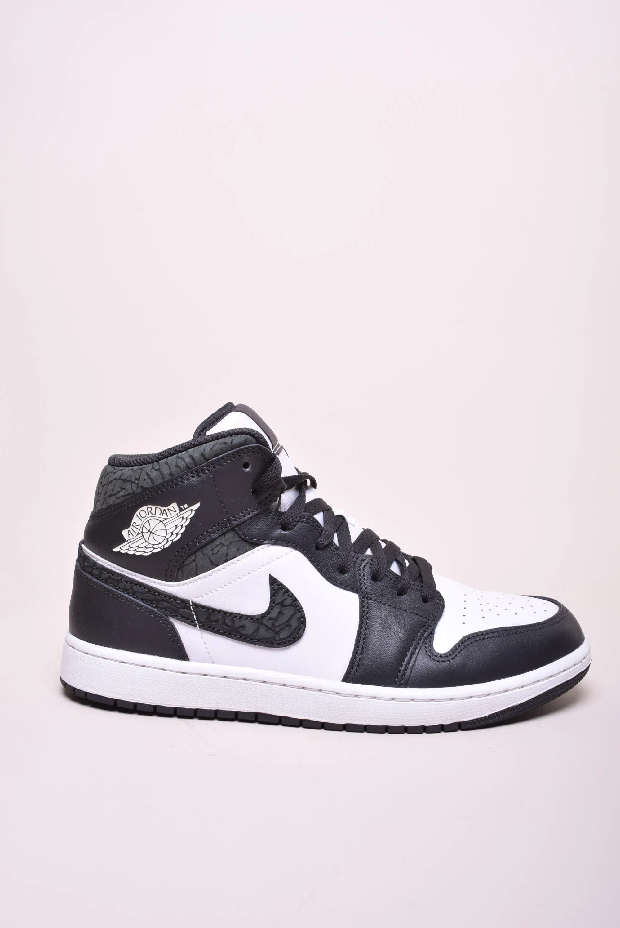 Adidasi barbati Air Jordan 1 Mid