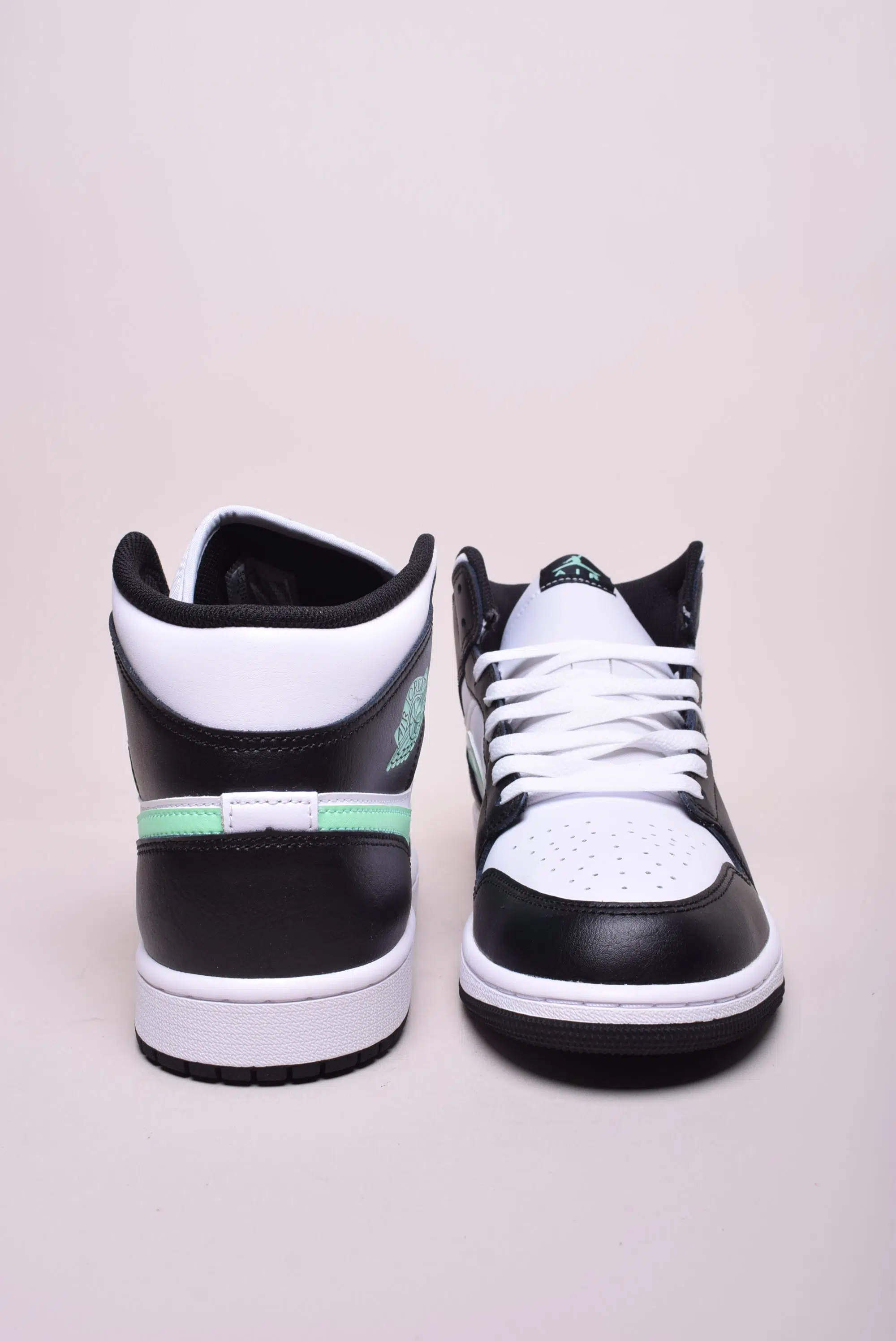 Sneakers barbati Air Jordan 1 Mid [3]