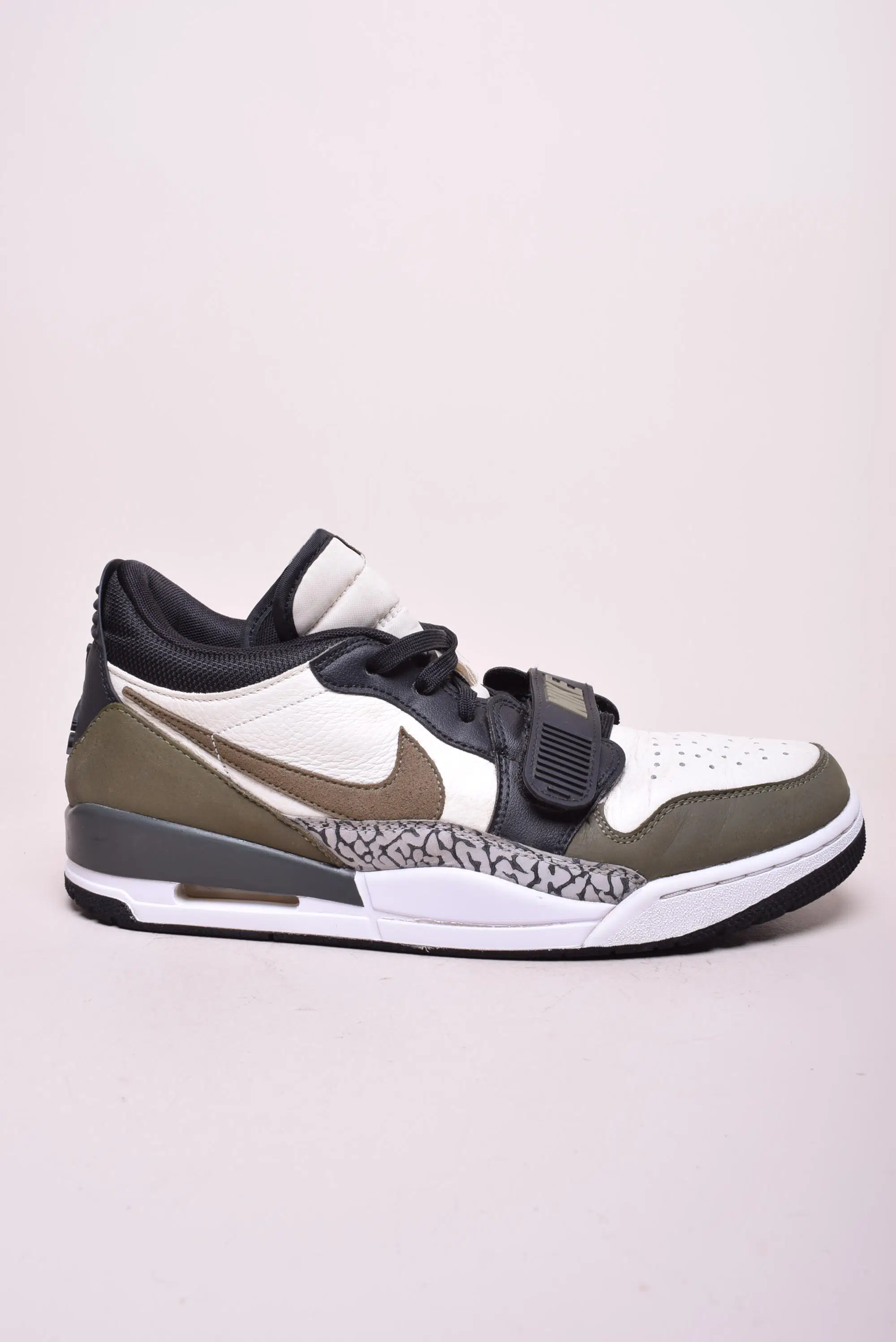 Sneakers barbati Air Jordan Legacy 312 Low