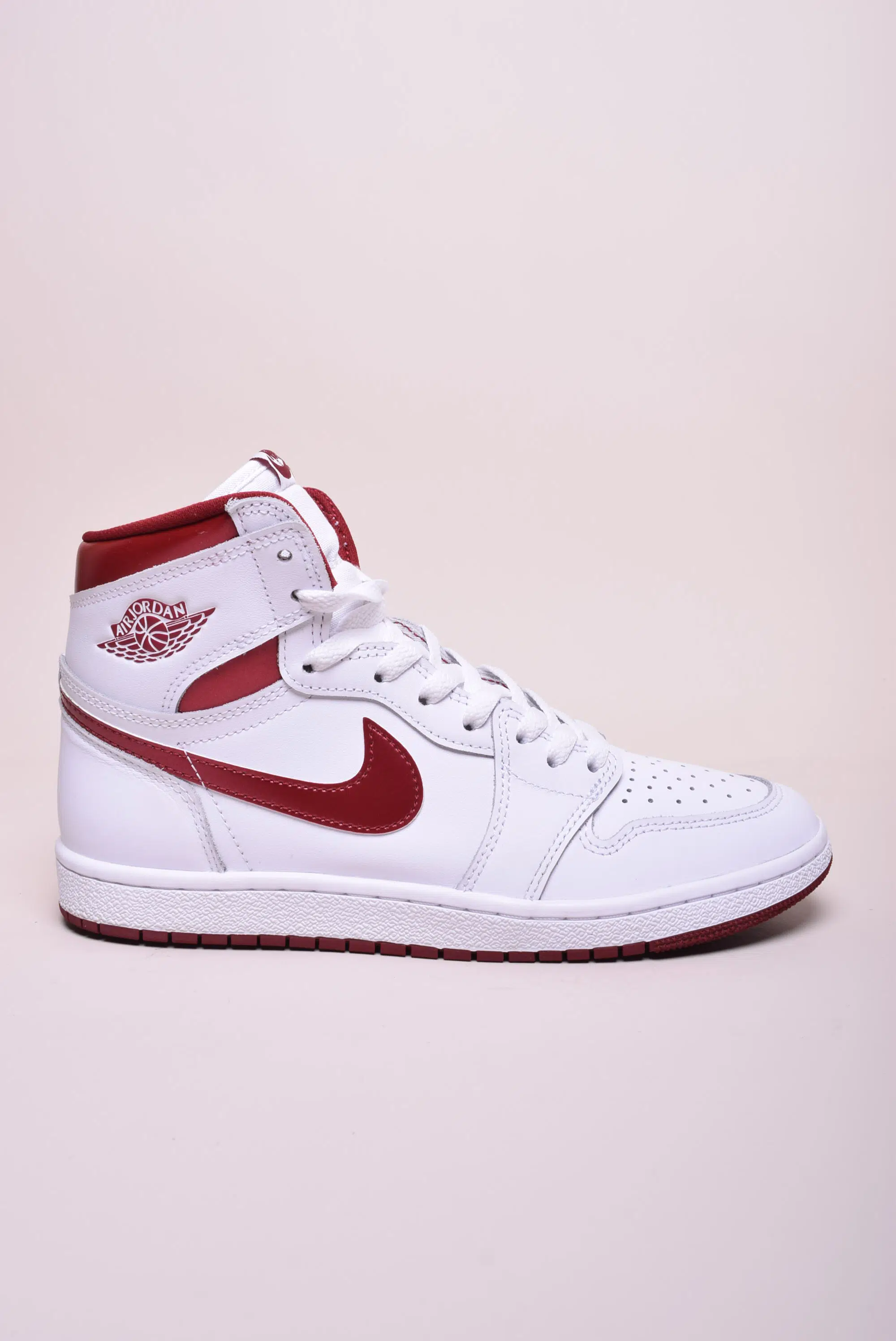 Sneakers barbati Air Jordan Retro 1 Hi [1]