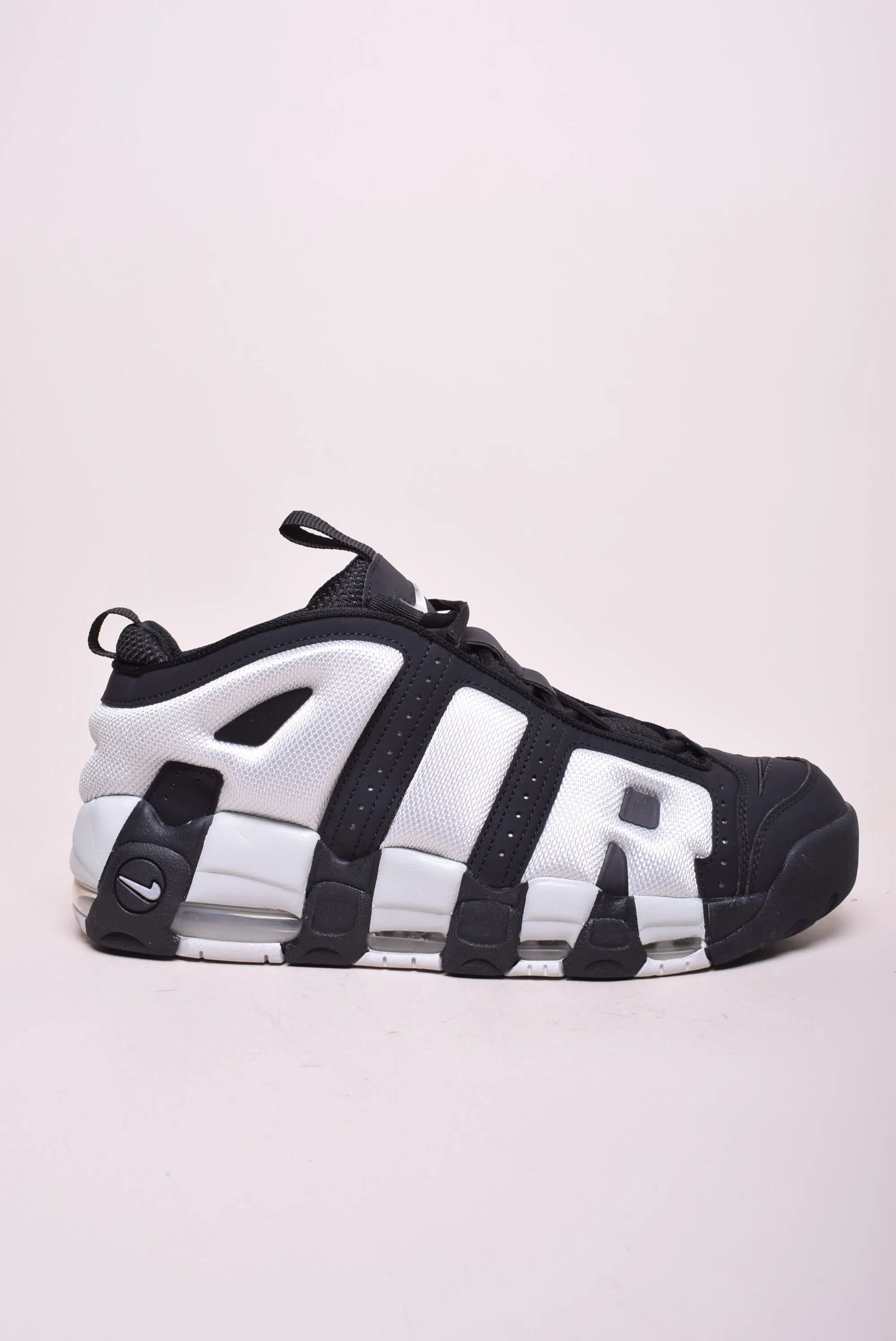 Adidasi barbati Air More Uptempo Low