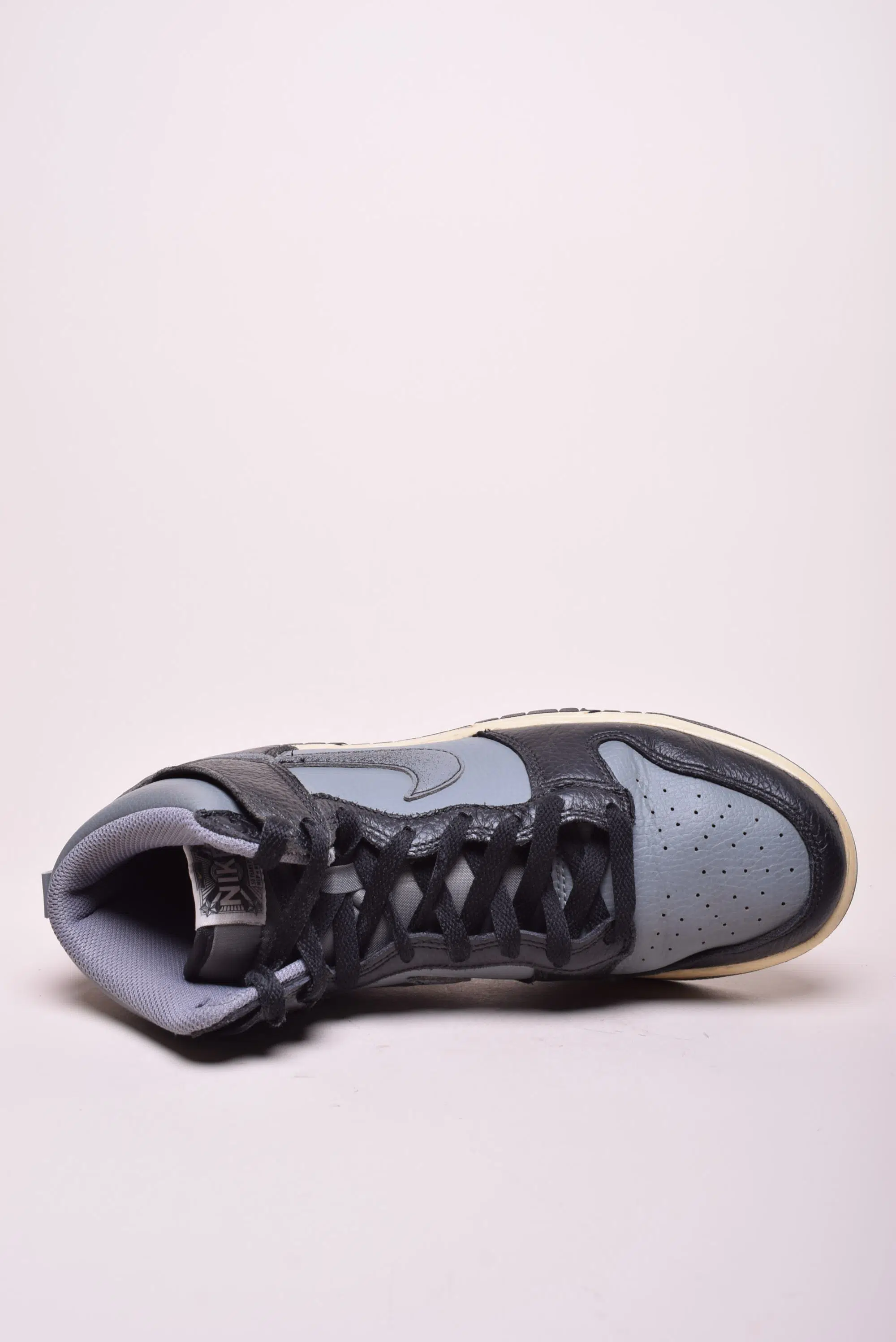 Sneakers barbati Dunk Hi Retro Premium [4]