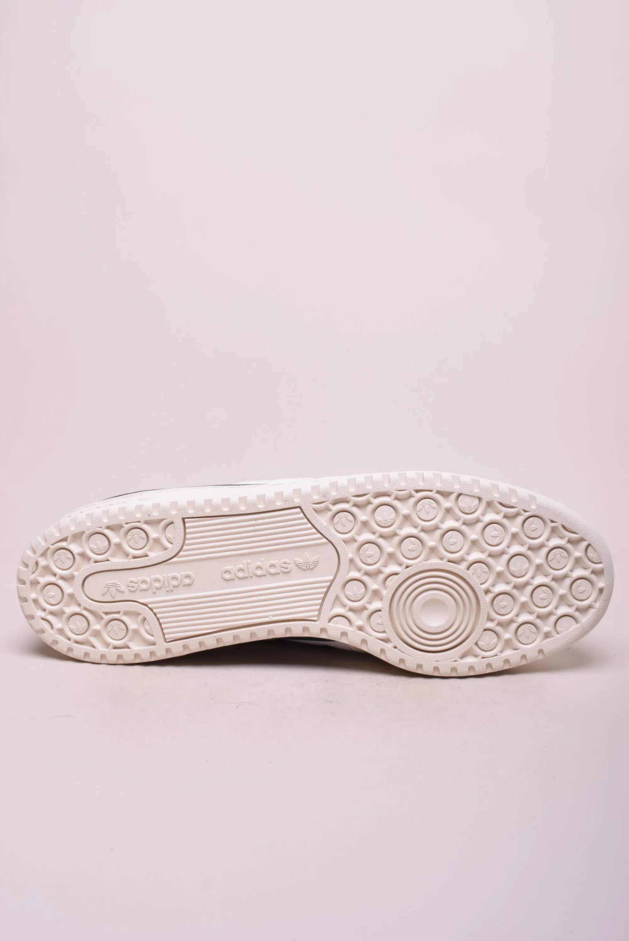 Sneakers barbati Forum Low CL [2]