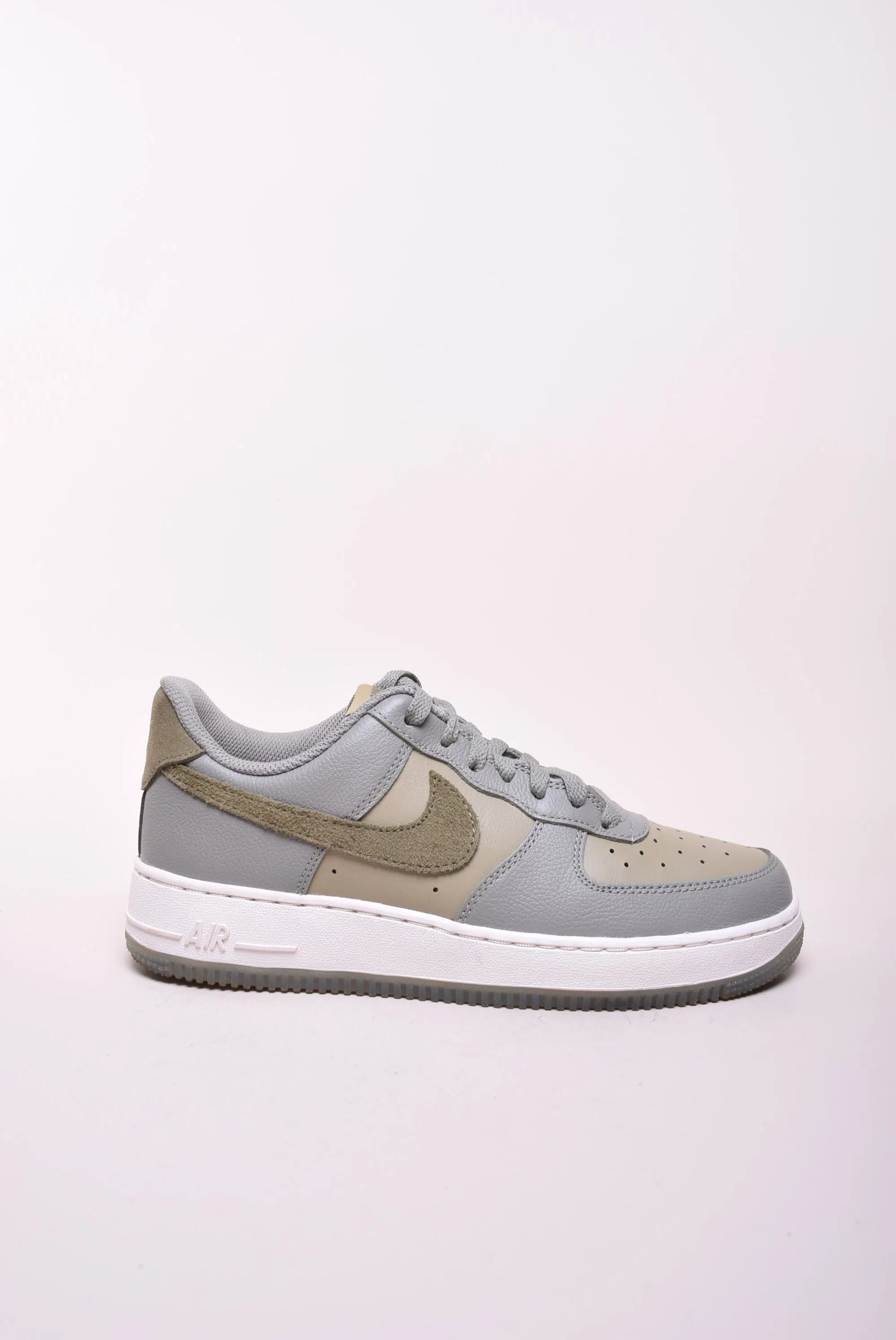 Sneakers dama Air Force 1 07 LV8