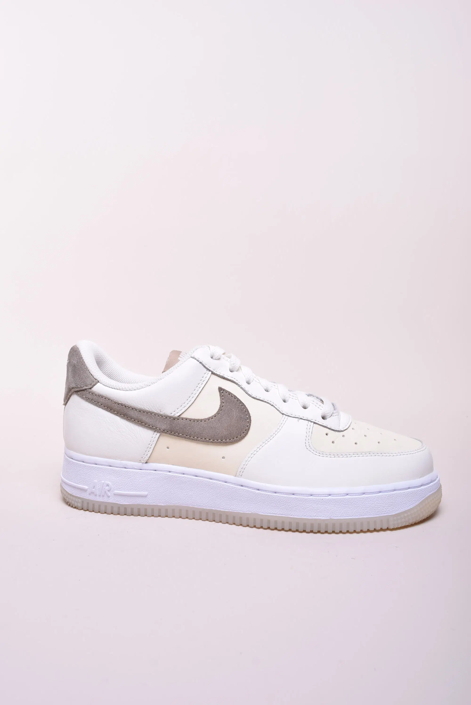 Sneakers dama Air Force 1 07 Sail Khaki-Coconut Milk-White