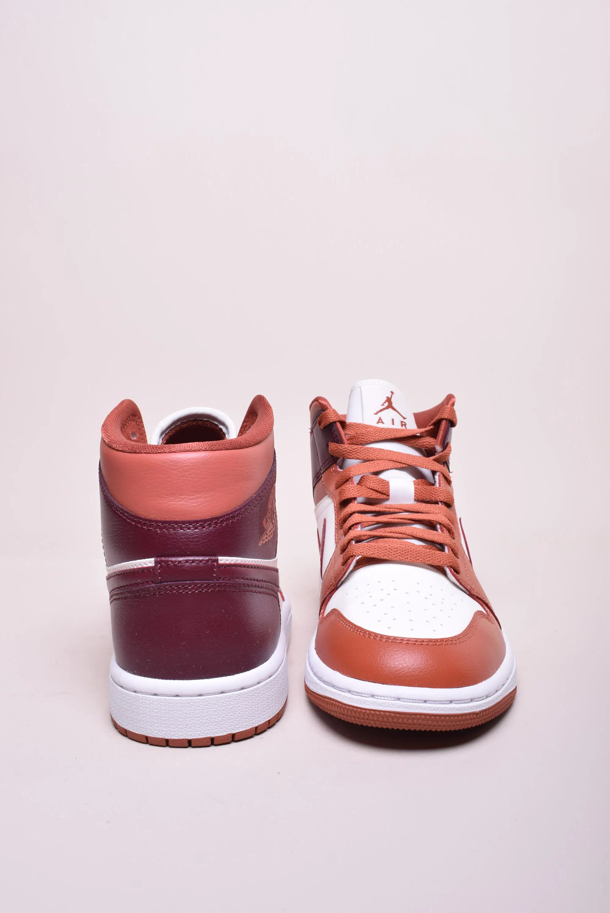 Sneakers dama Air Jordan 1 Mid [3]