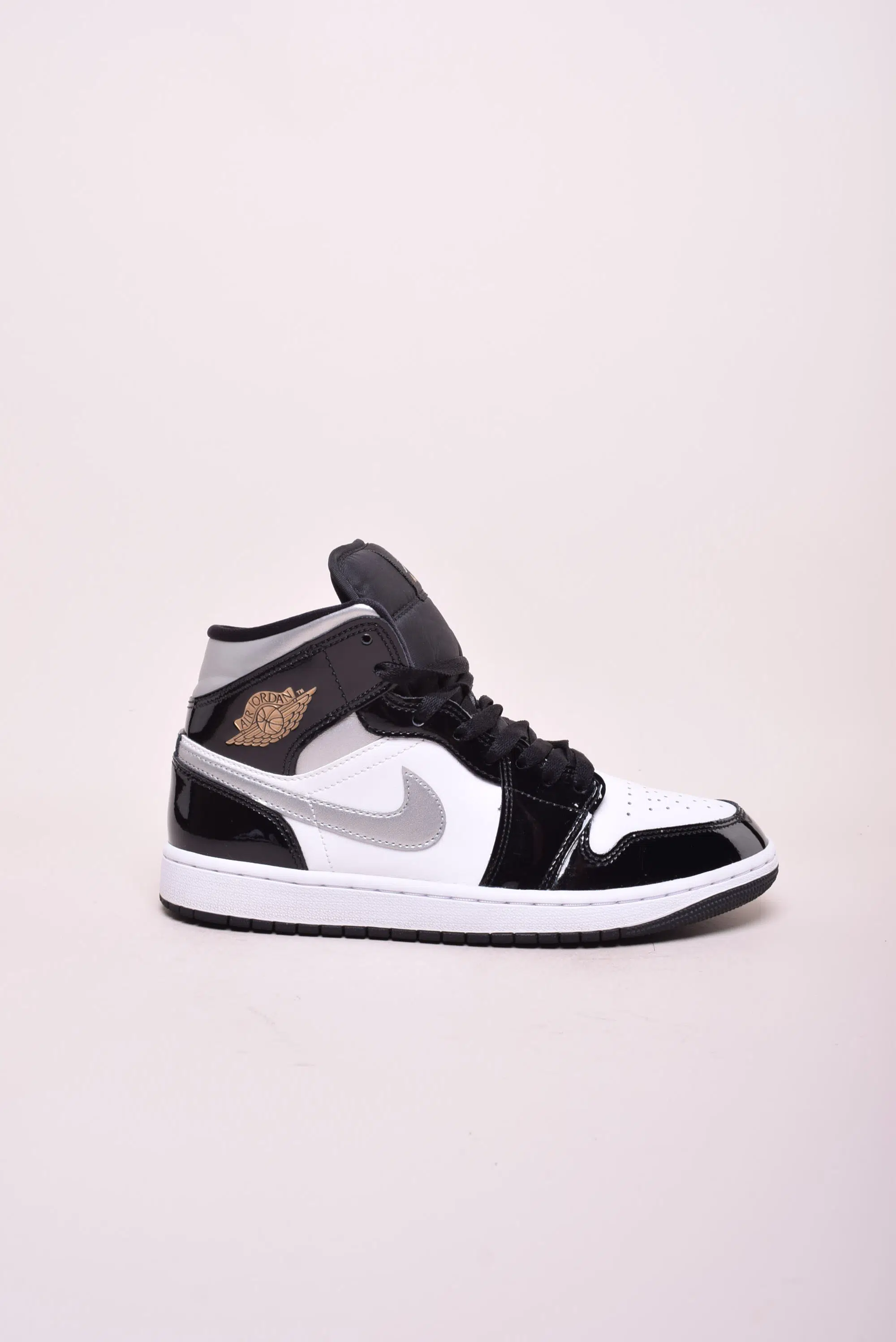 Adidasi dama Air Jordan 1 Mid SE