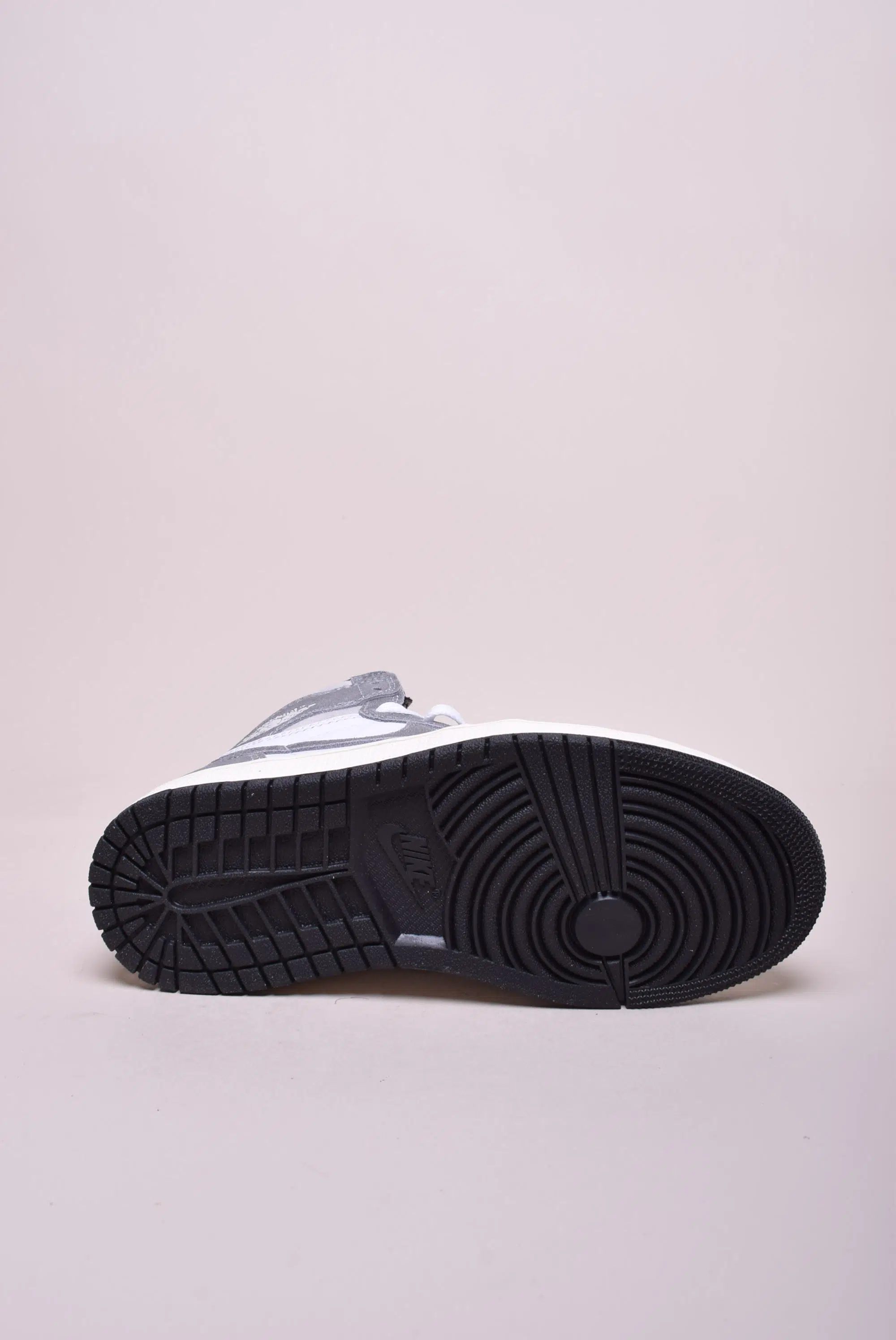 Sneakers dama Air Jordan 1 Retro High [2]