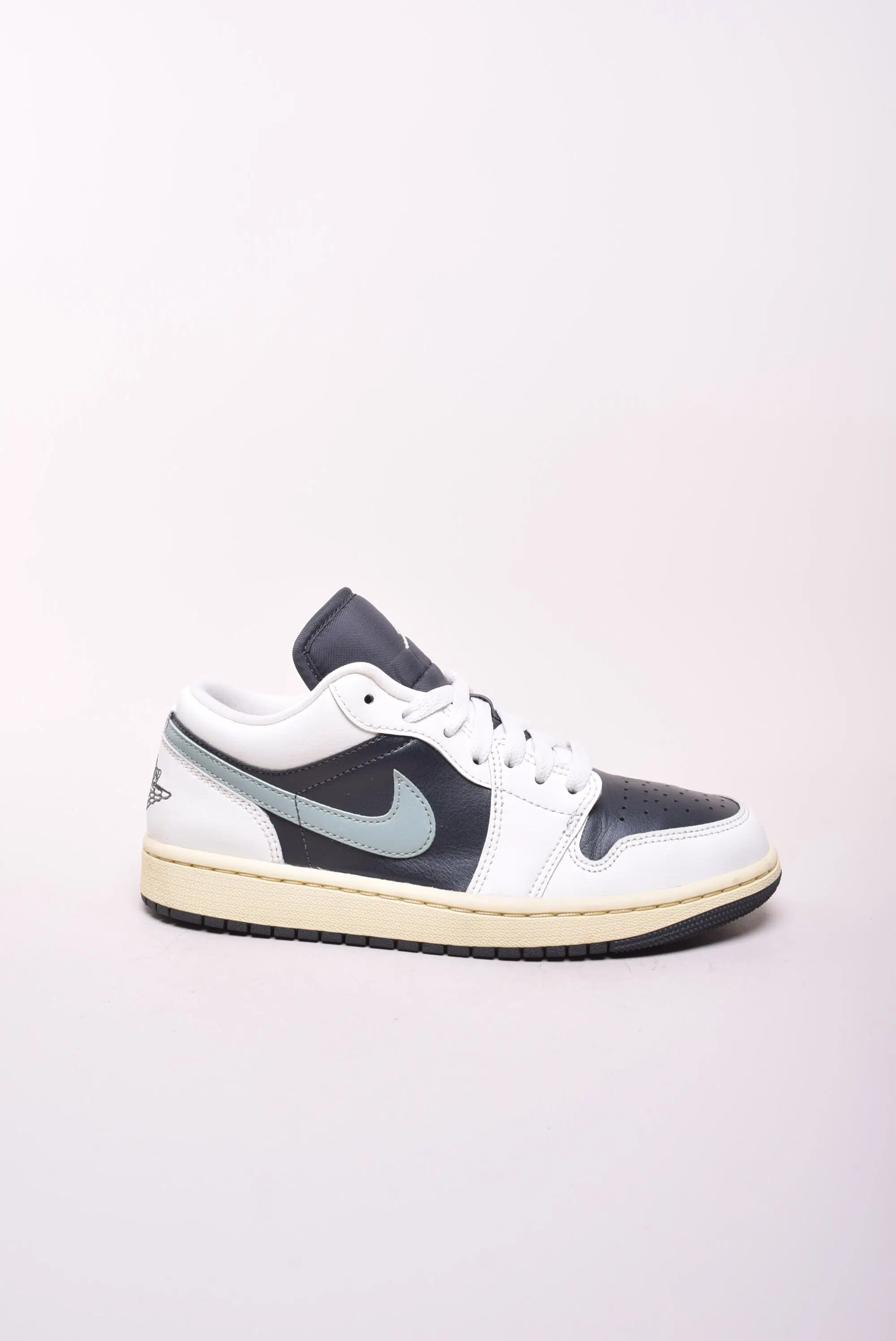 Sneakers dama Air Jordan Low