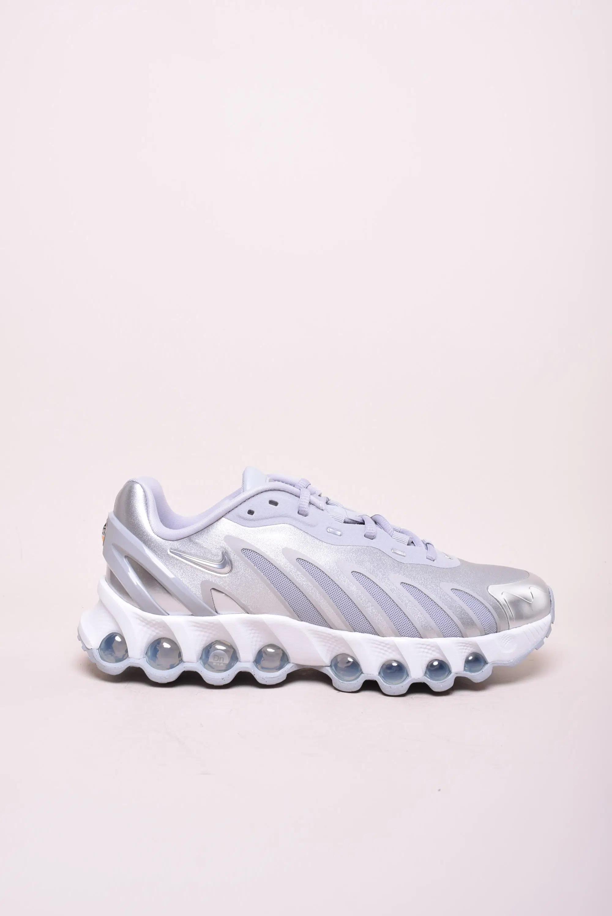 Adidasi dama Air Max DN8