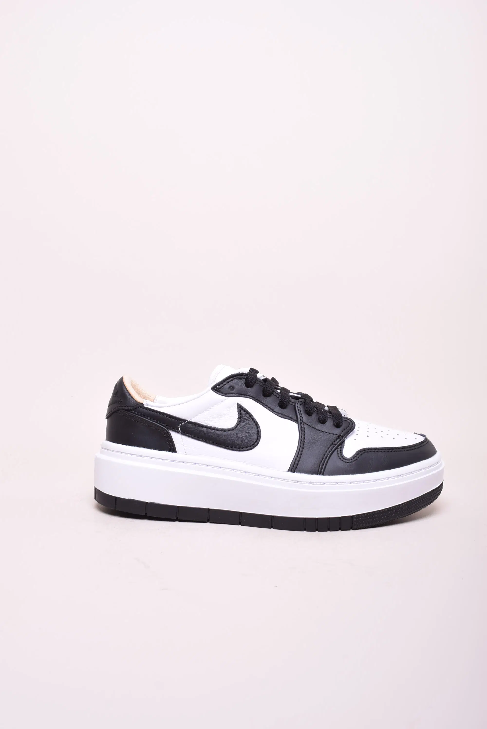 Adidasi dama cu platforma Air Jordan 1 Elevate Low