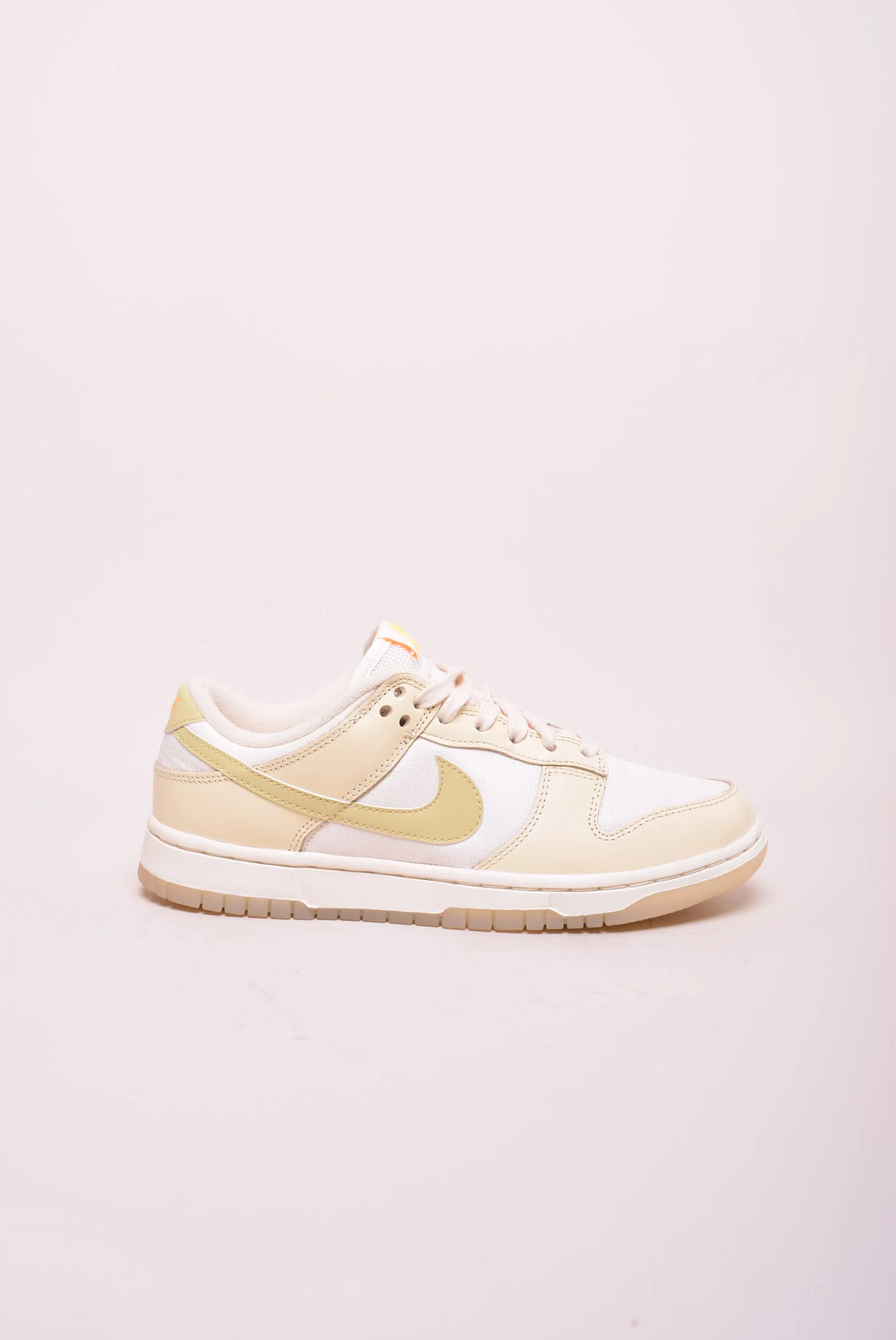 Adidasi dama Dunk Low