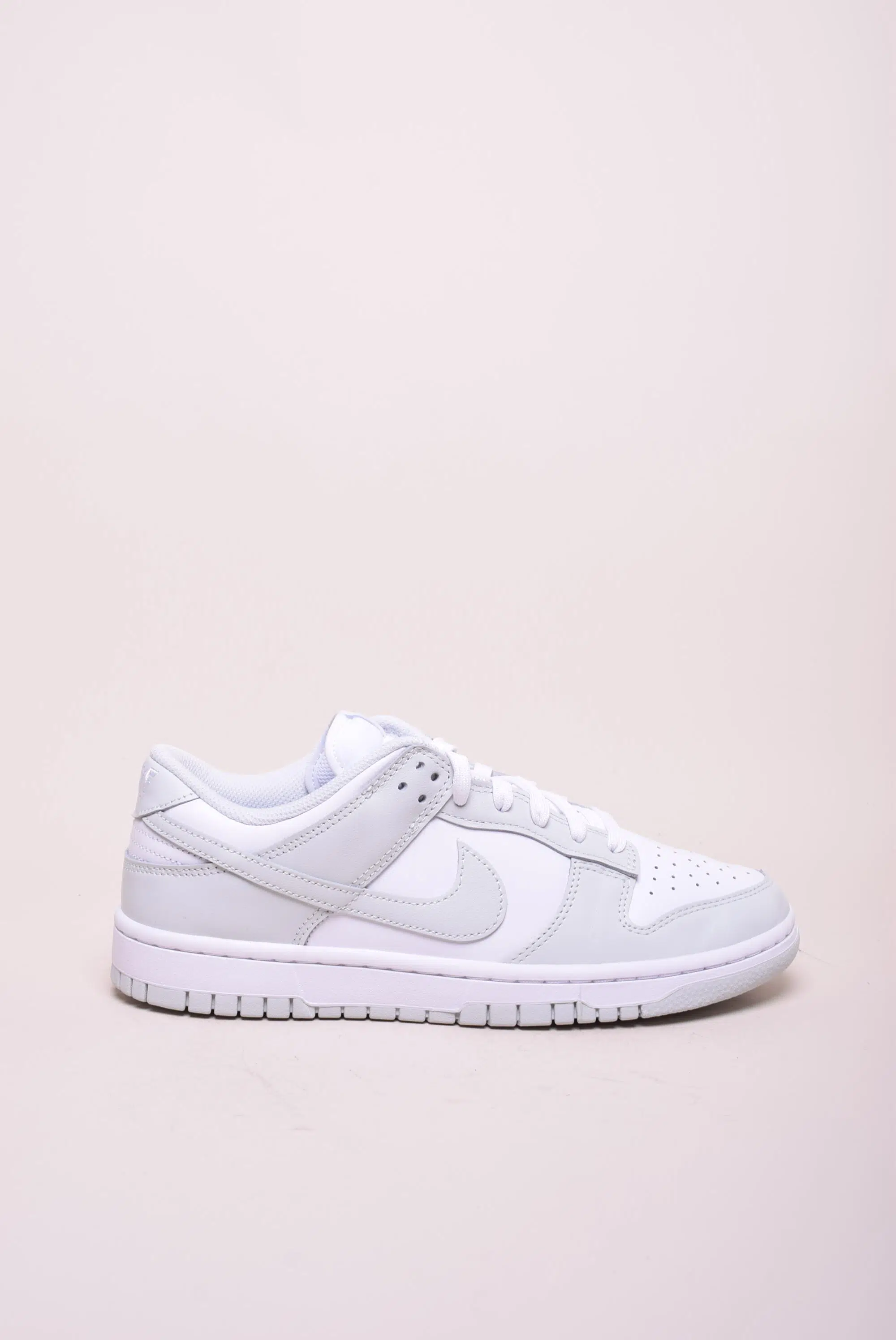 Adidasi dama Dunk Low