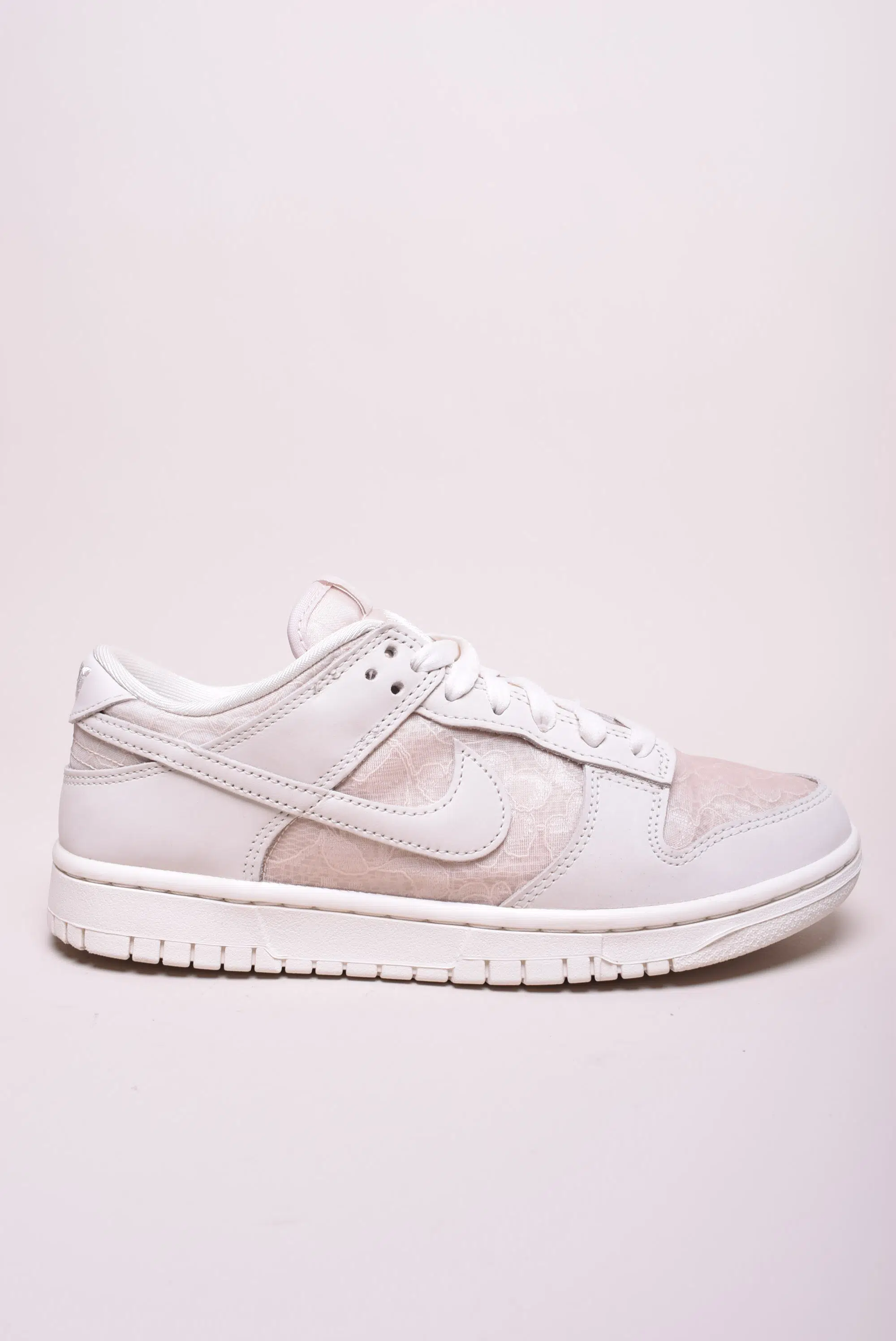 Adidasi dama Dunk Low