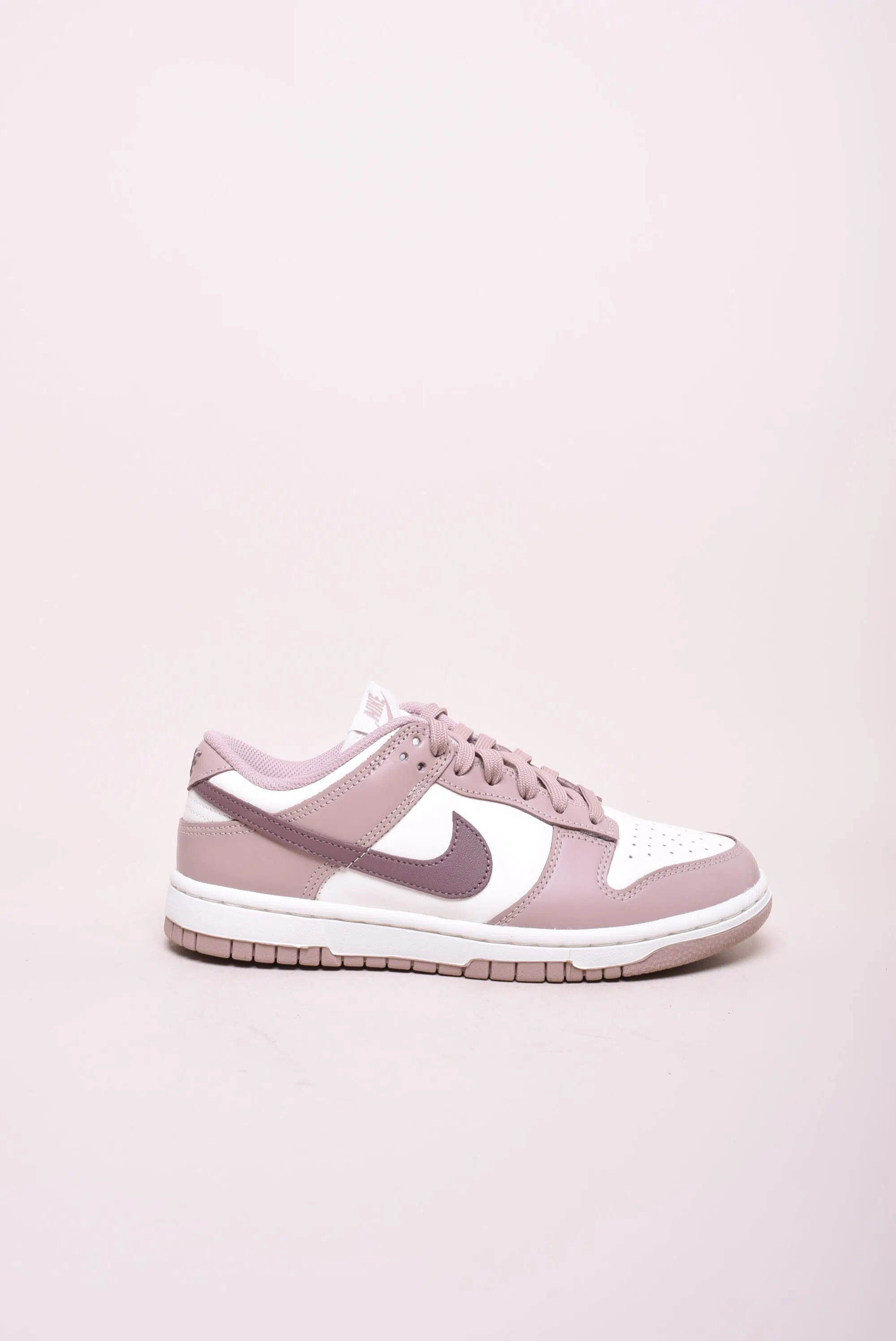 Adidasi dama Dunk Low
