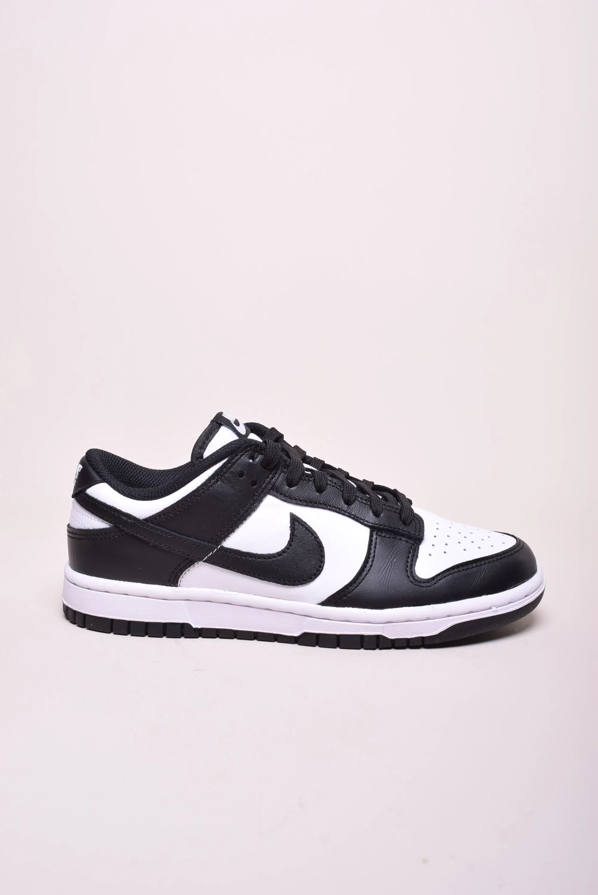 Adidasi dama Dunk Low Panda
